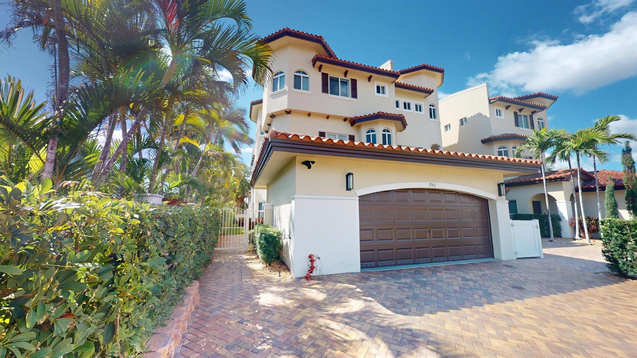 1942 NE 6th St,Deerfield Beach, FL 33441