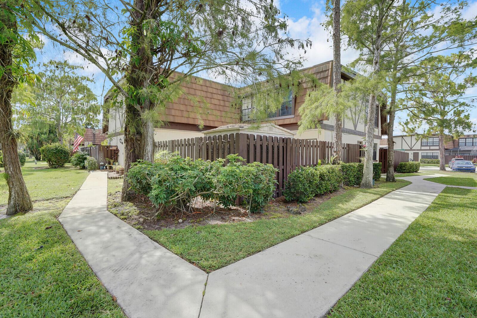 111 Weybridge Cir #D
