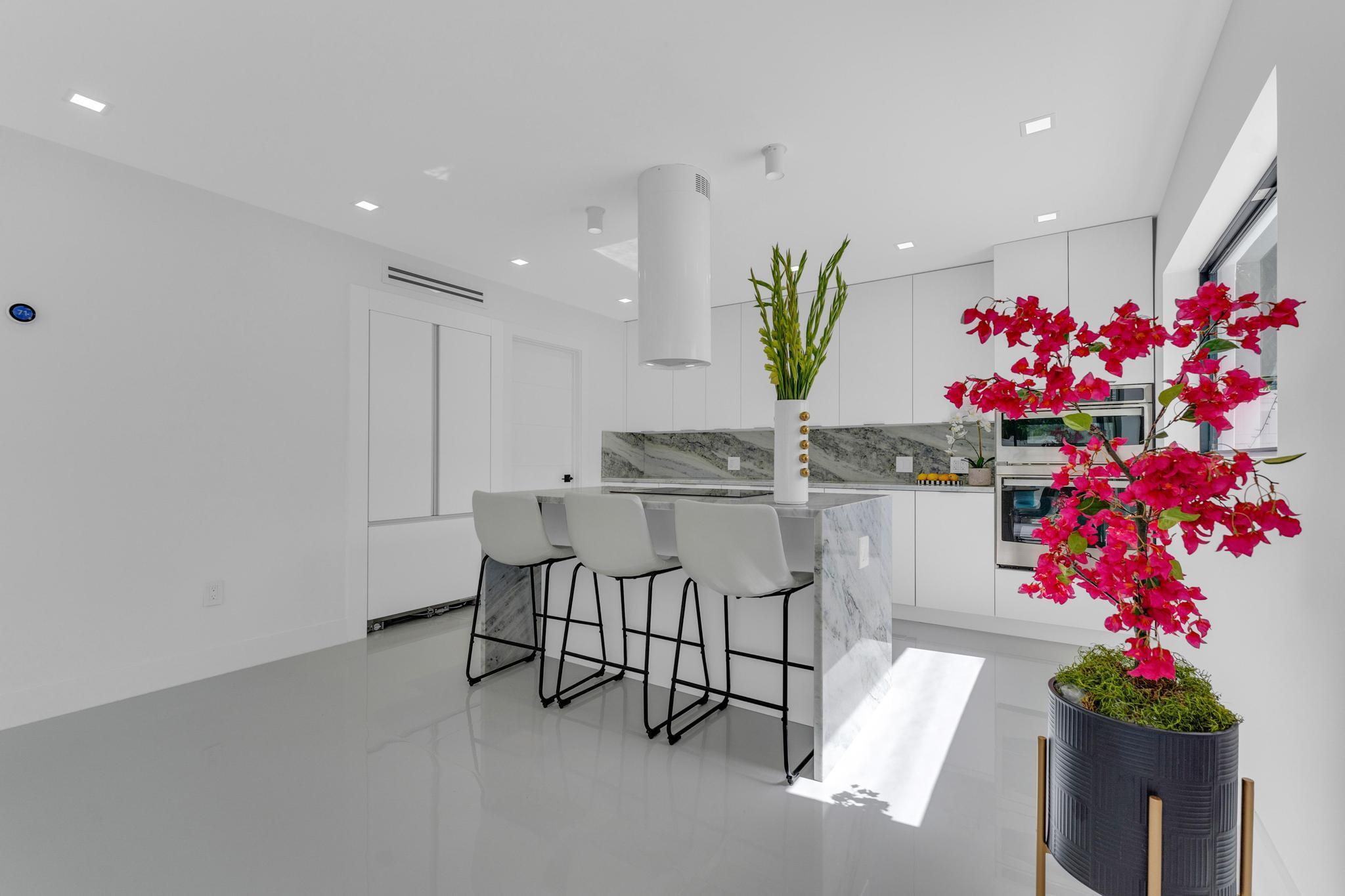 2724 N Ocean Blvd Fort Lauderdale, FL 33308