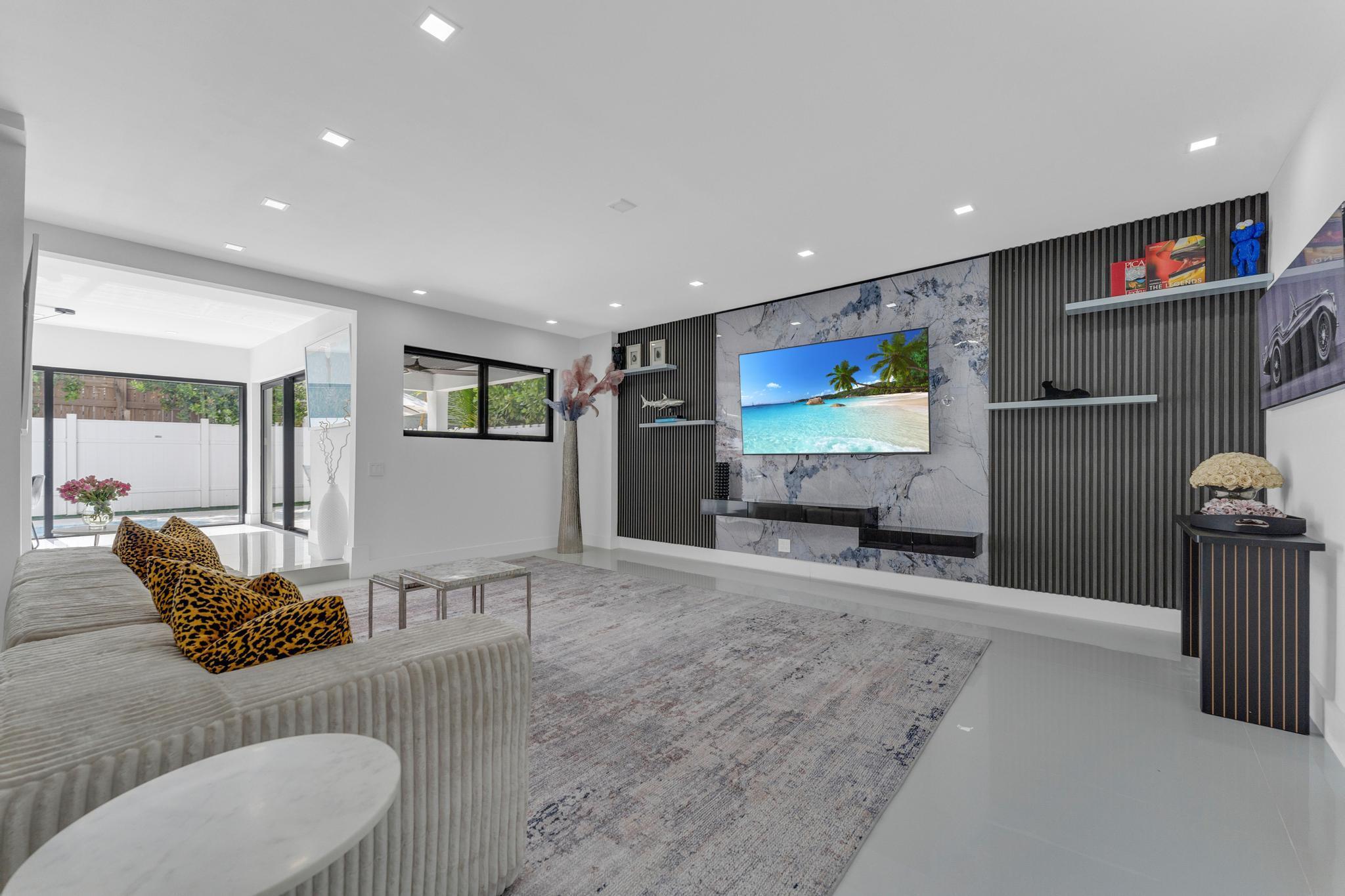 2724 N Ocean Blvd Fort Lauderdale, FL 33308