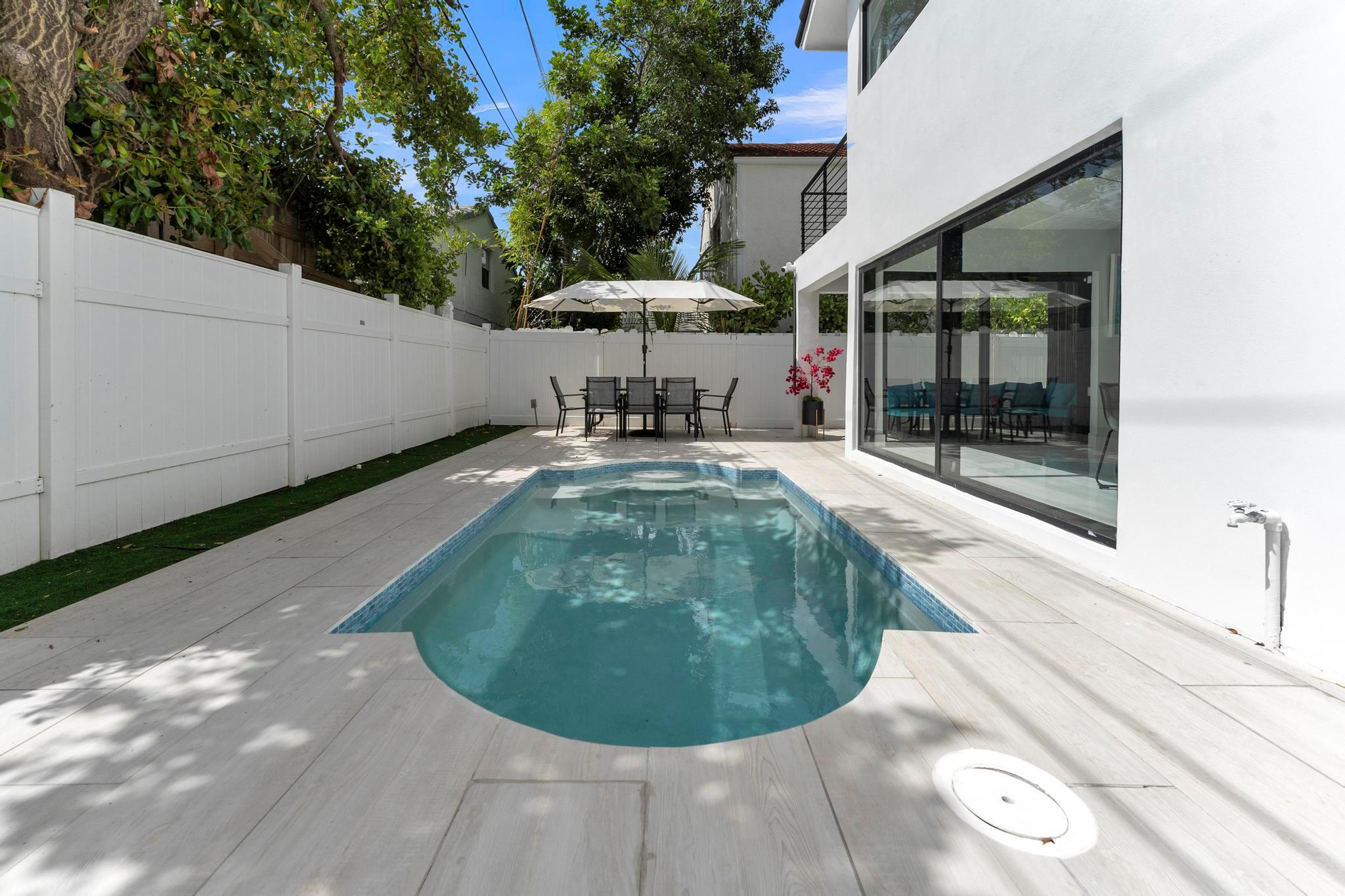 2724 N Ocean Blvd Fort Lauderdale, FL 33308