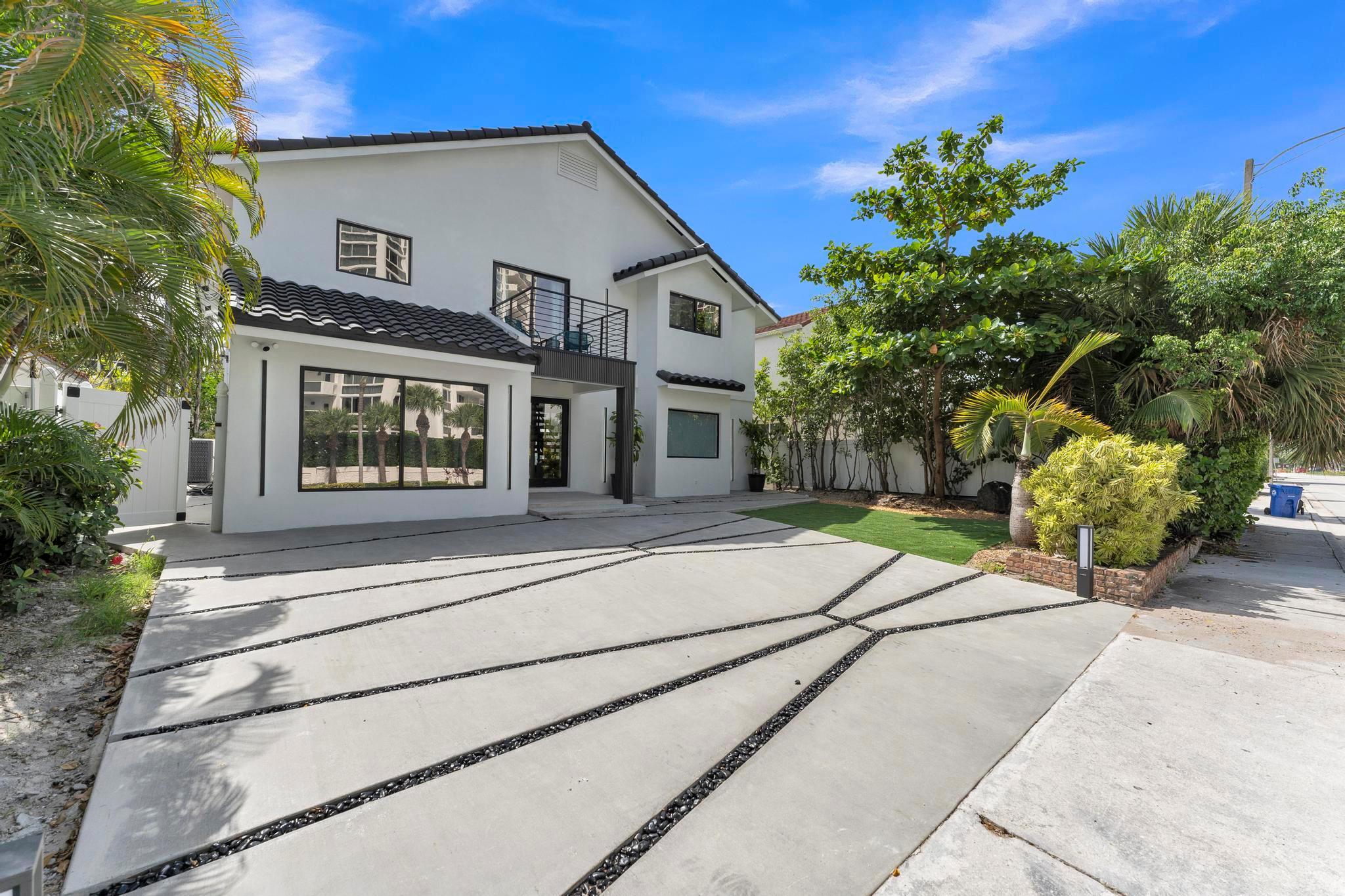 2724 N Ocean Blvd Fort Lauderdale, FL 33308