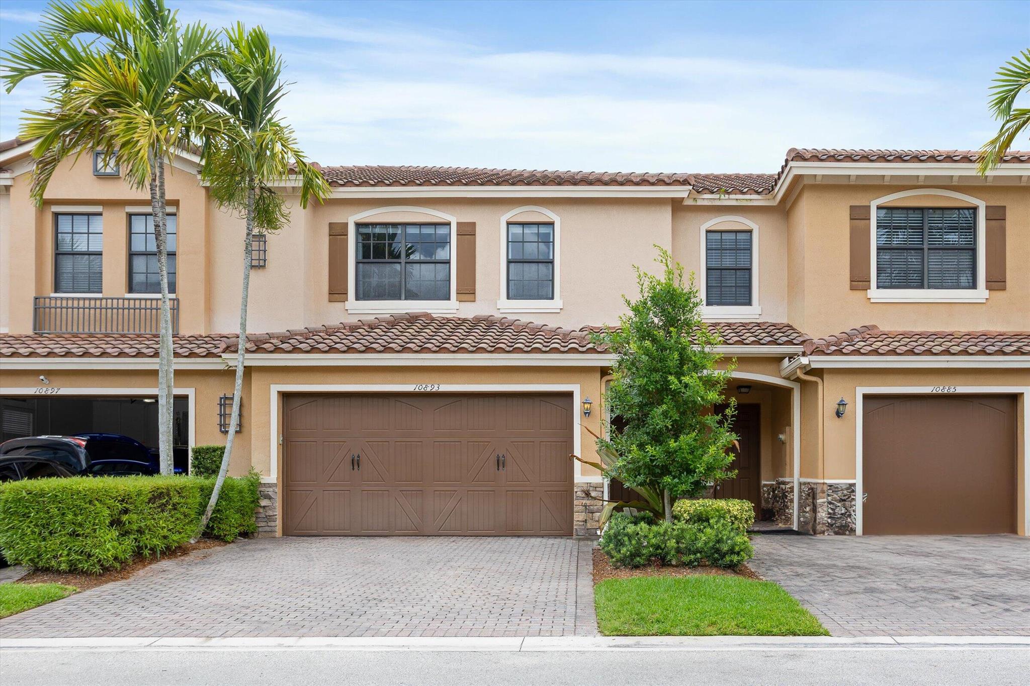 10893 NW 74th Dr
