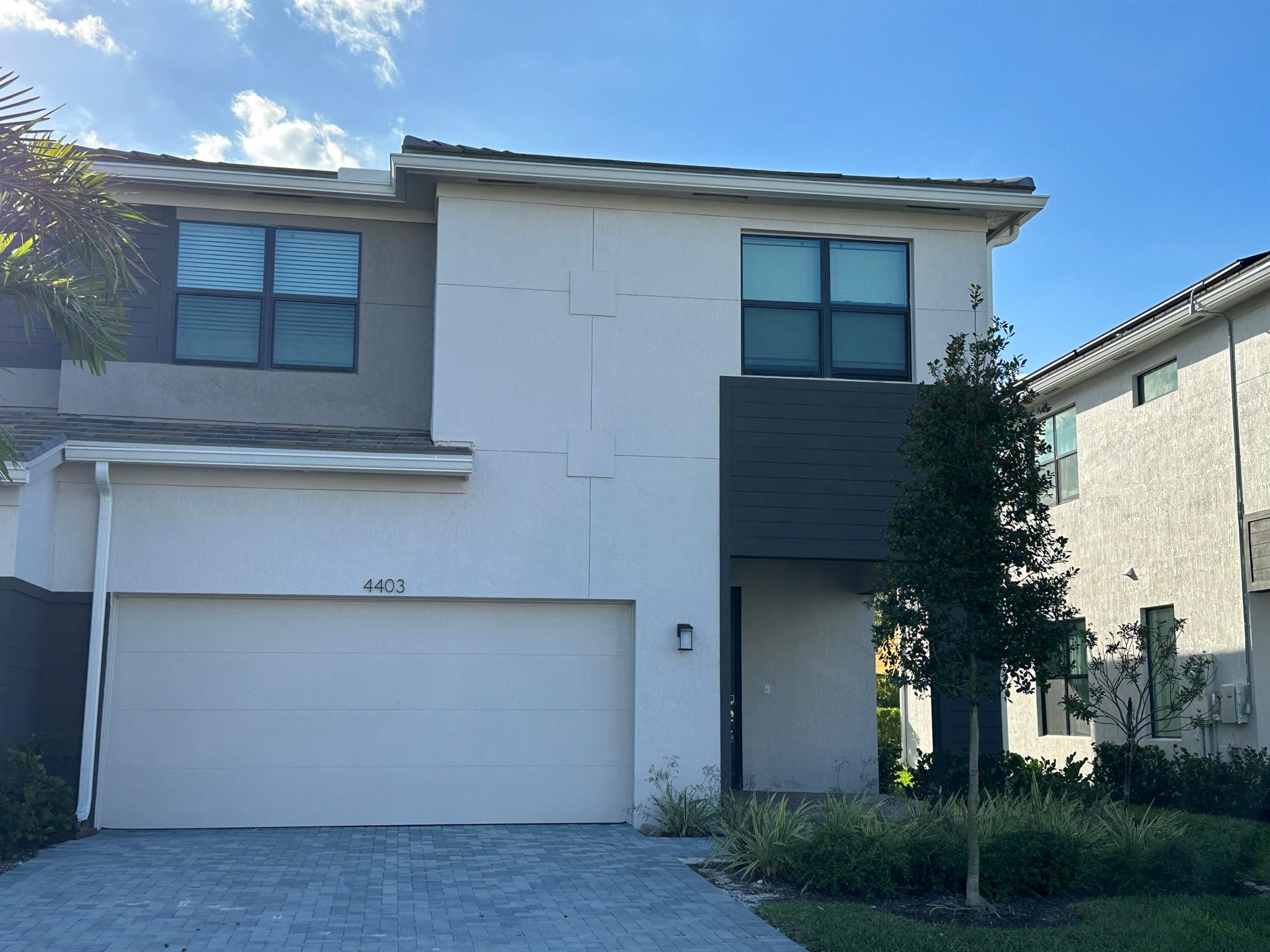 4403 Arcturus Ln