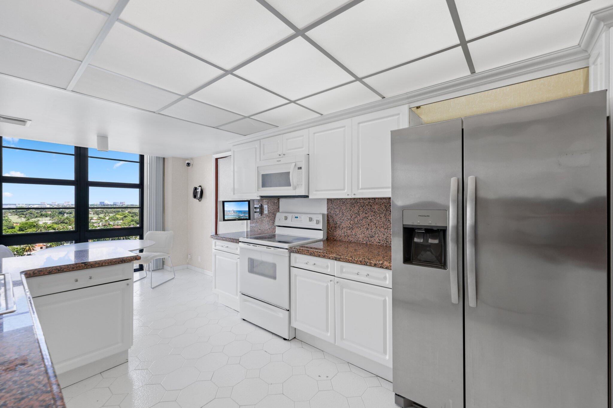 5500 Collins #1401 Miami Beach, FL 33140