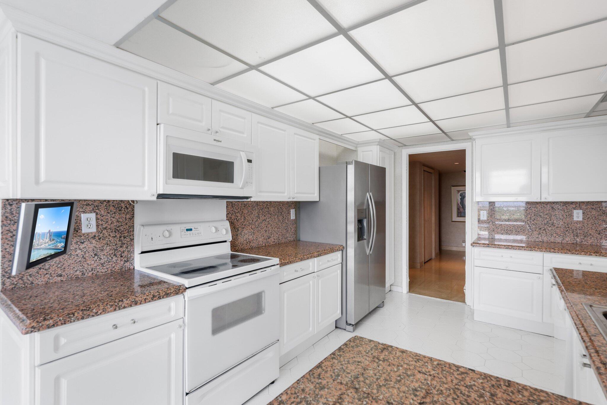 5500 Collins #1401 Miami Beach, FL 33140