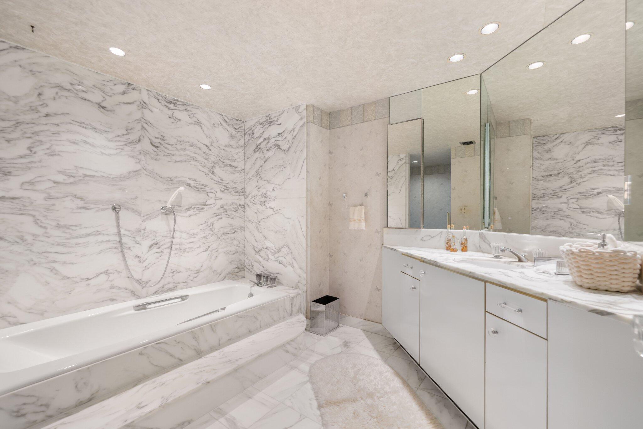 5500 Collins #1401 Miami Beach, FL 33140