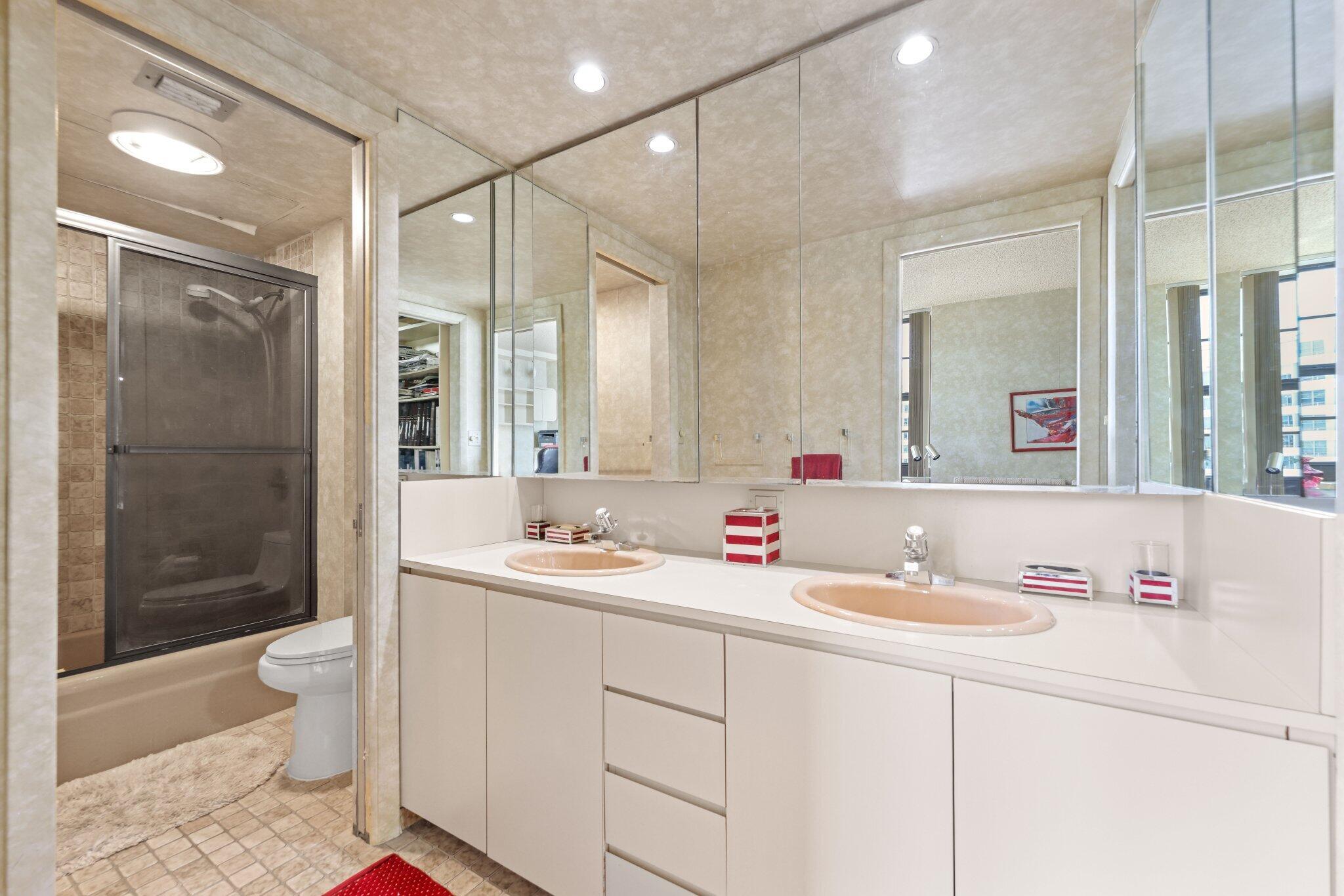 5500 Collins #1401 Miami Beach, FL 33140