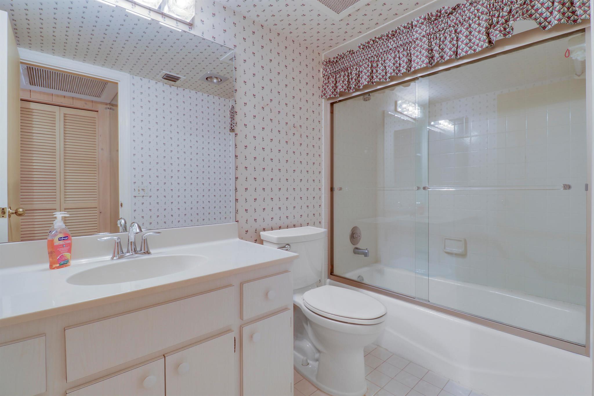 50 Beach Rd #104 Tequesta, FL 33469