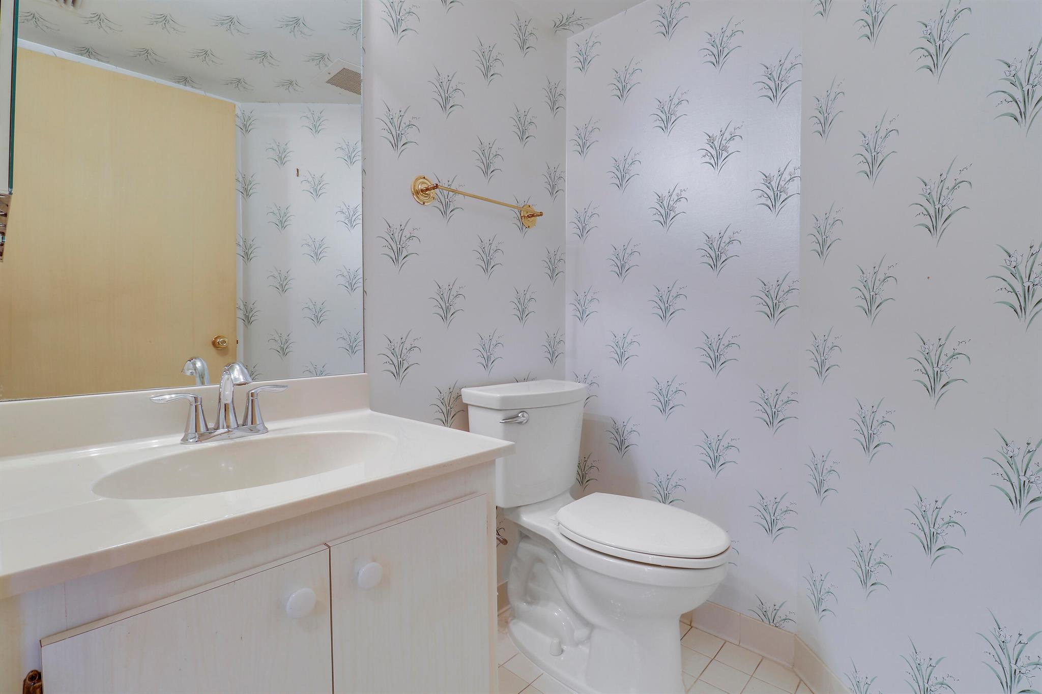 50 Beach Rd #104 Tequesta, FL 33469