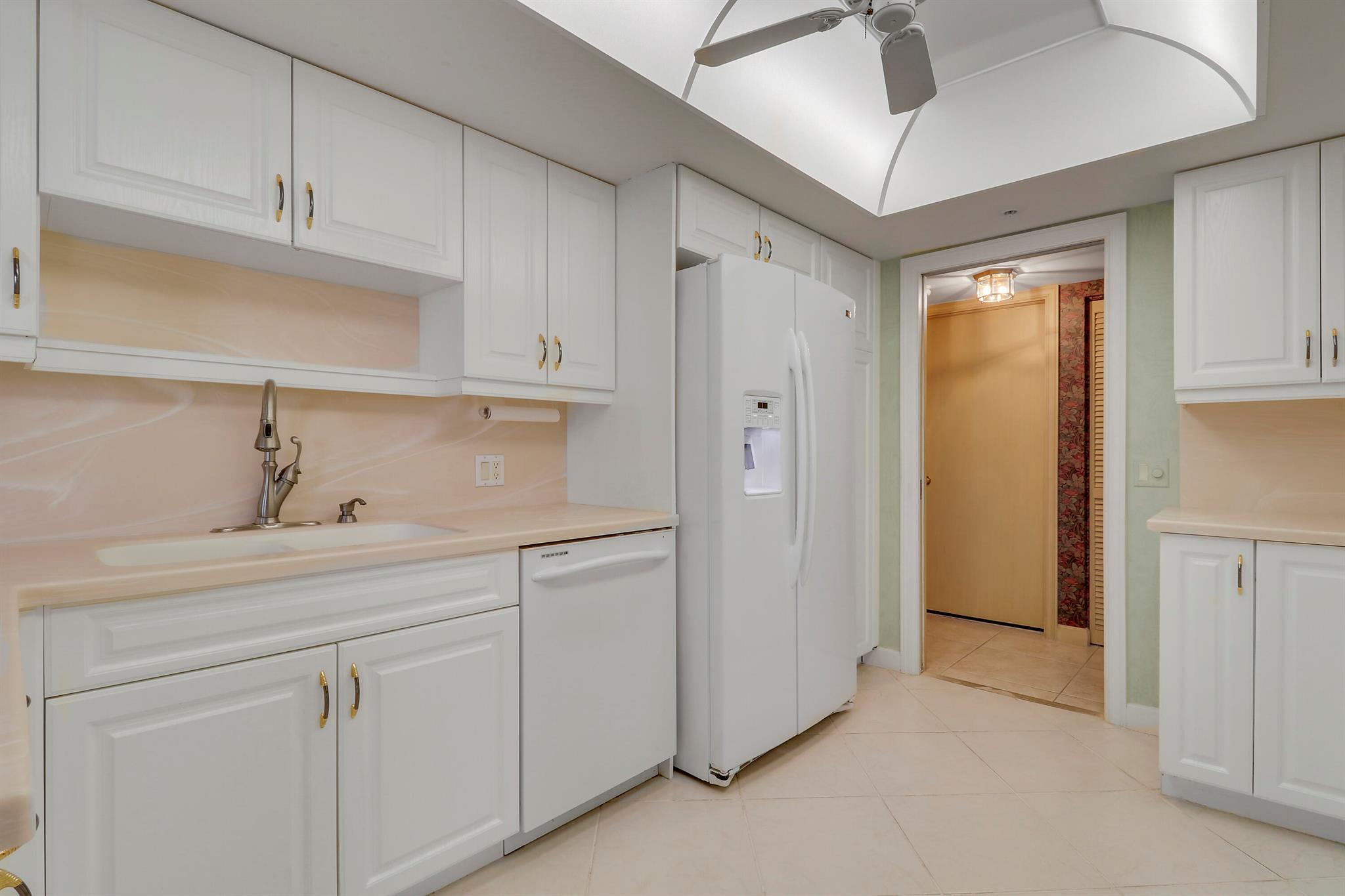 50 Beach Rd #104 Tequesta, FL 33469