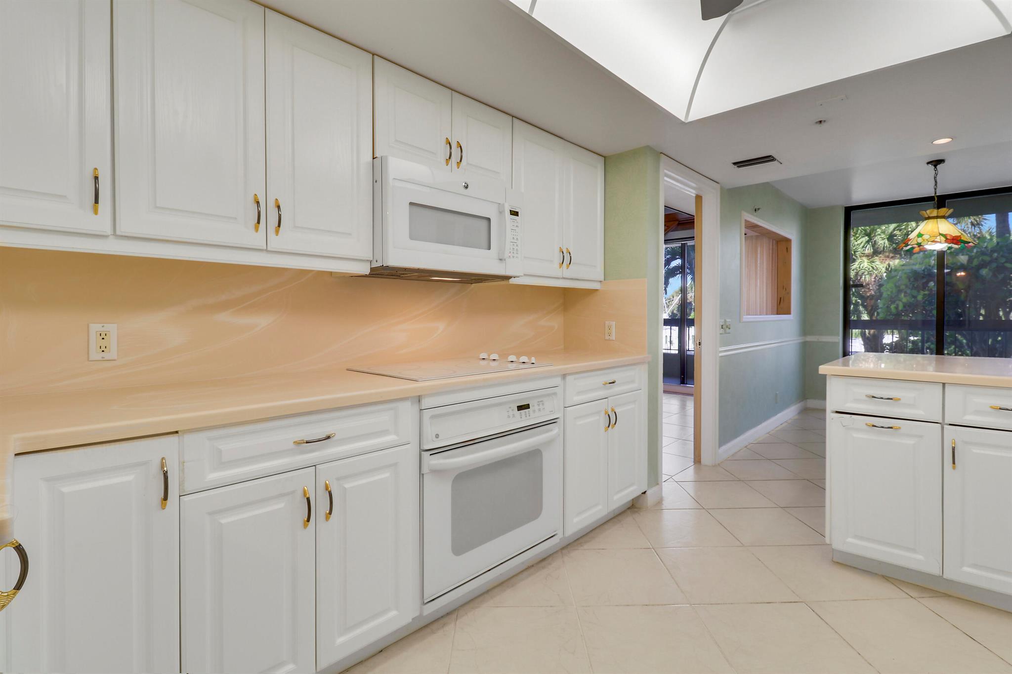 50 Beach Rd #104 Tequesta, FL 33469