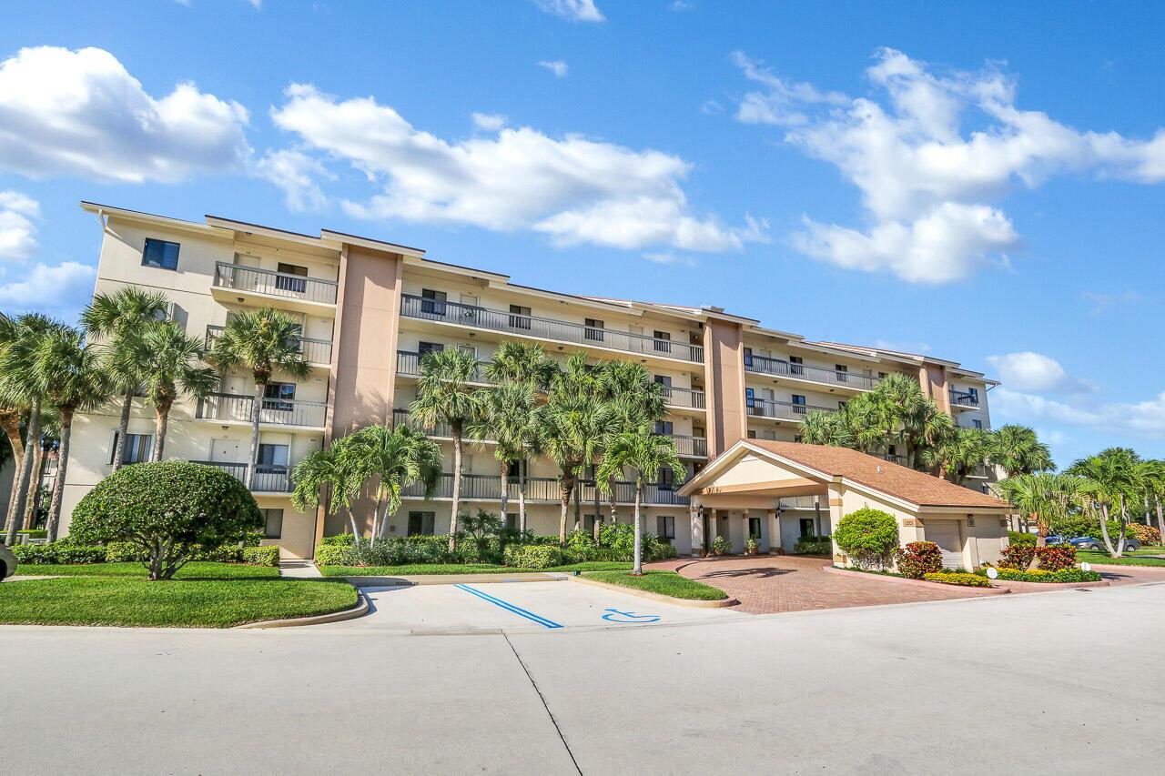 701 Seafarer Cir #103 Jupiter, FL 33477