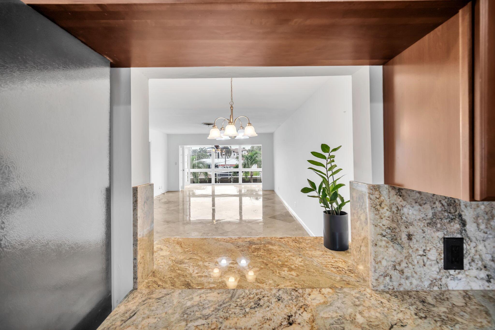 2400 NE 36th St #7 Lighthouse Point, FL 33064