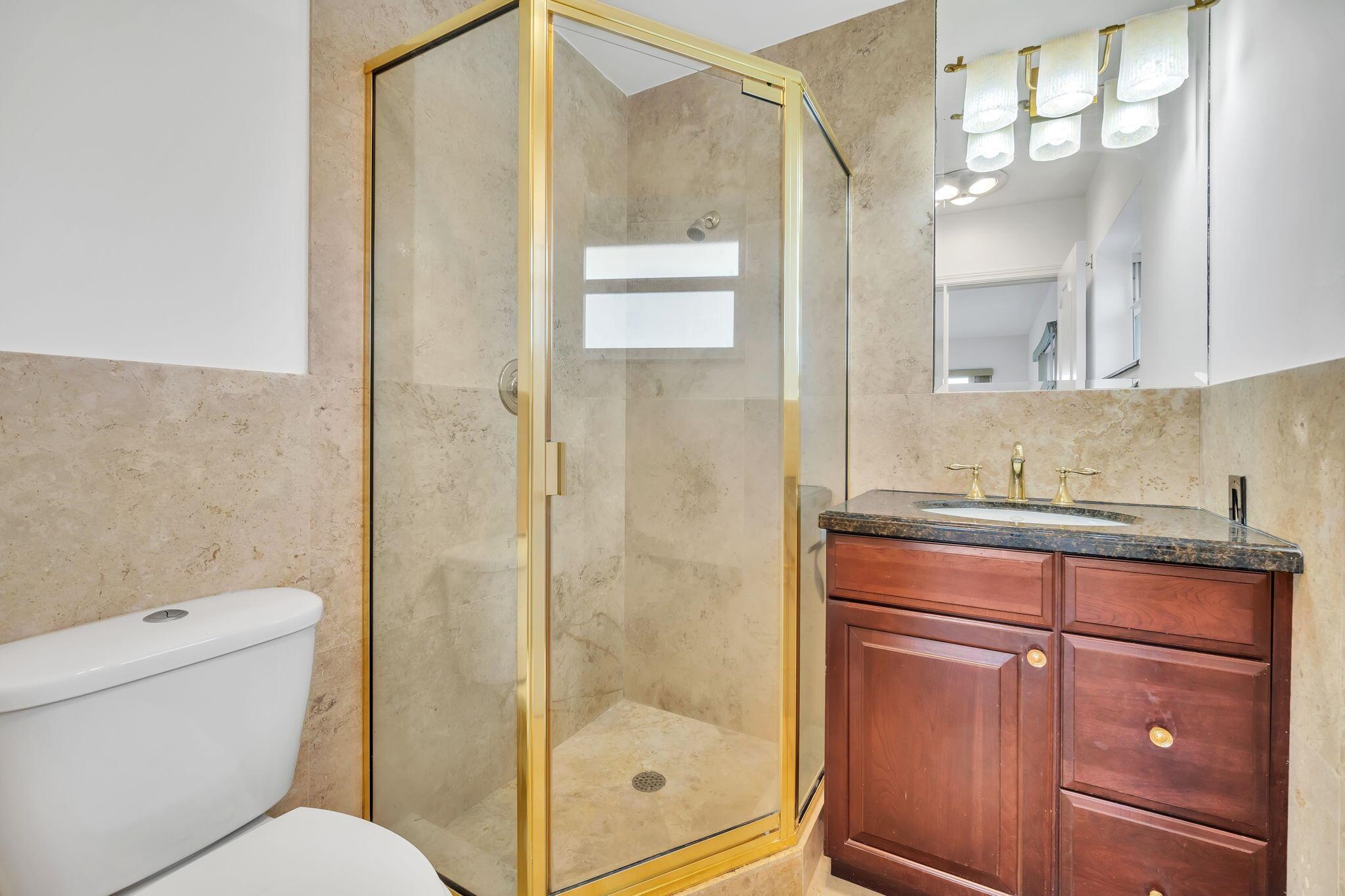 2400 NE 36th St #7 Lighthouse Point, FL 33064