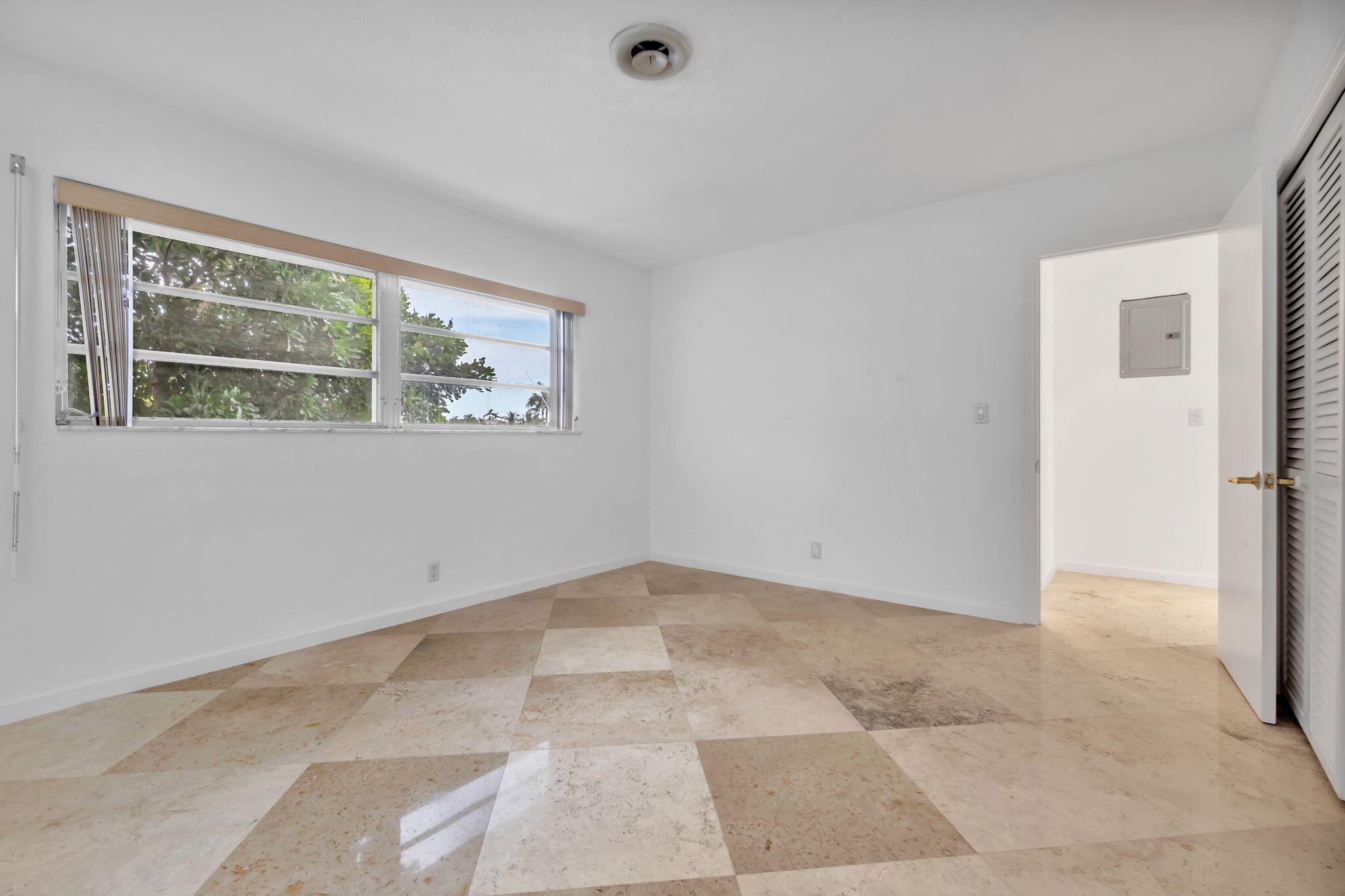 2400 NE 36th St #7 Lighthouse Point, FL 33064