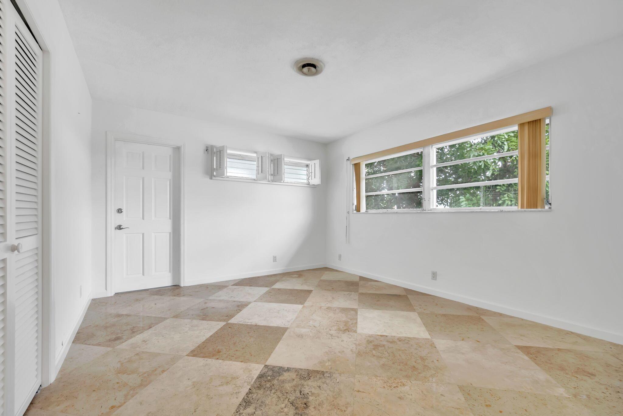 2400 NE 36th St #7 Lighthouse Point, FL 33064