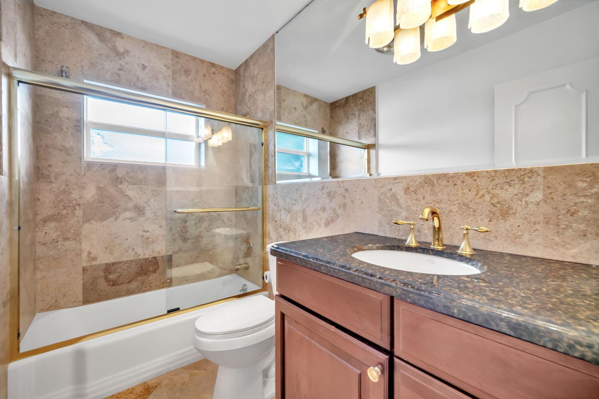 2400 NE 36th St #7 Lighthouse Point, FL 33064