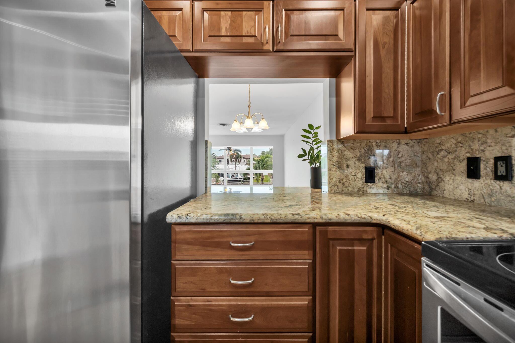 2400 NE 36th St #7 Lighthouse Point, FL 33064