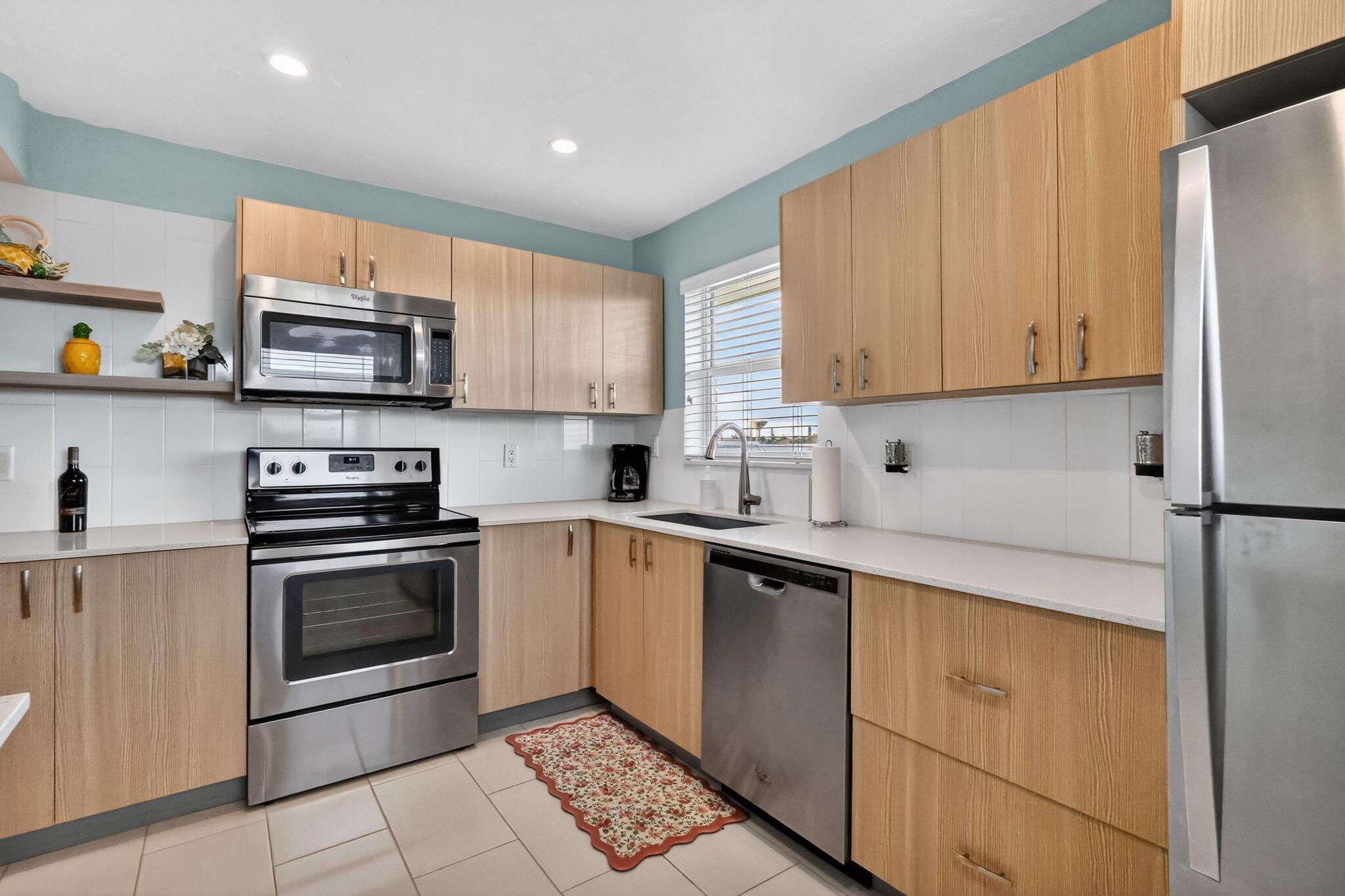 12 Colonial Clb Dr #305
