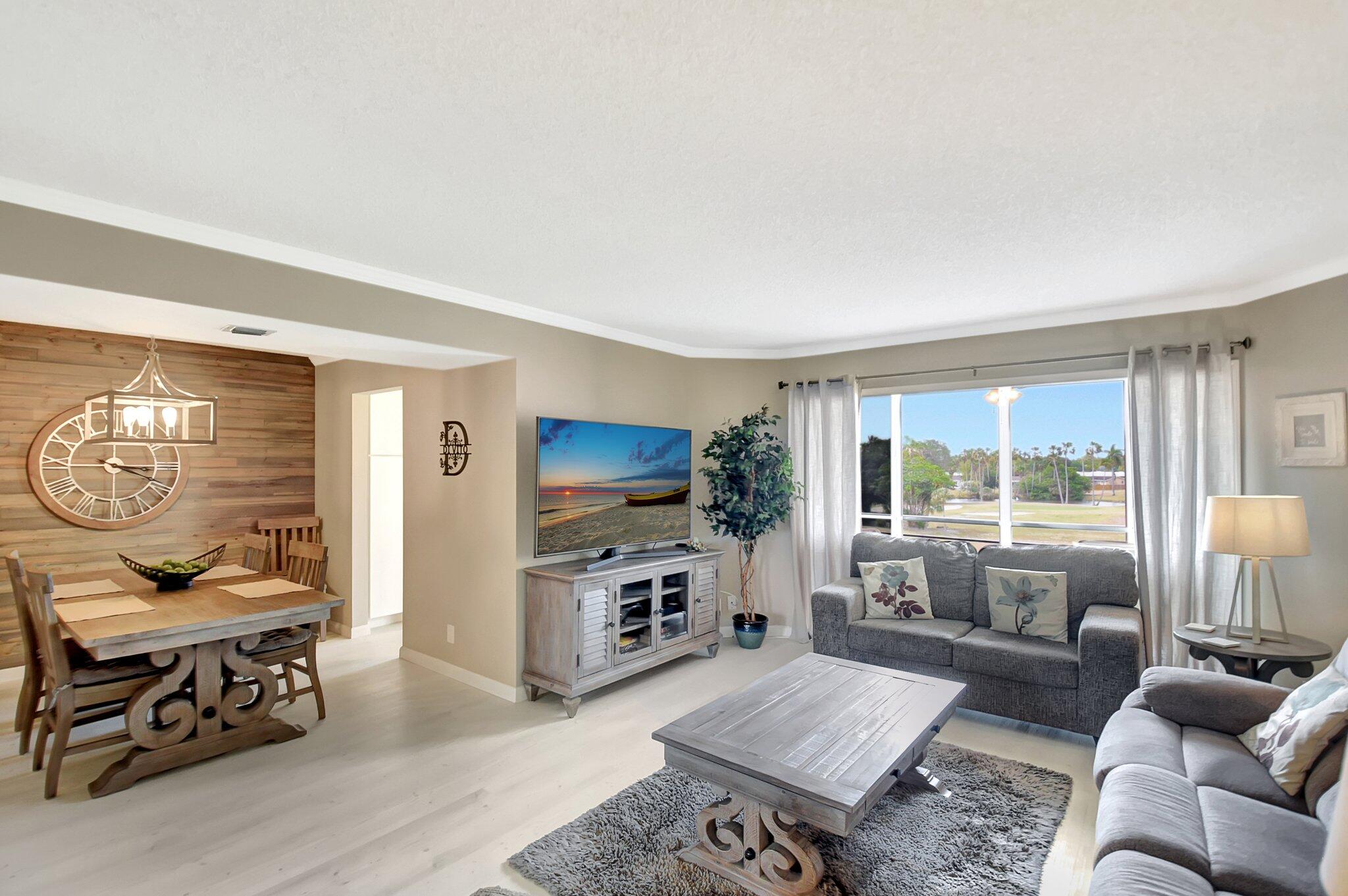 3951 Via Poinciana #415