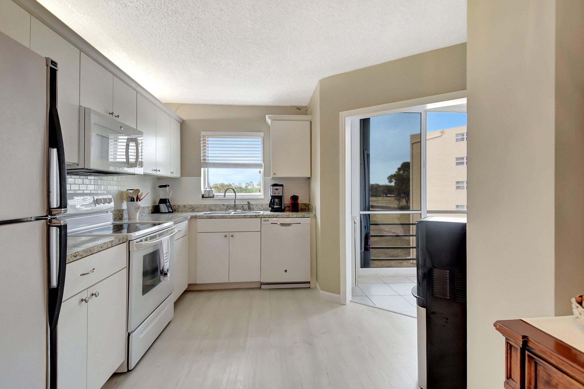 3951 Via Poinciana #415 Lake Worth, FL 33467