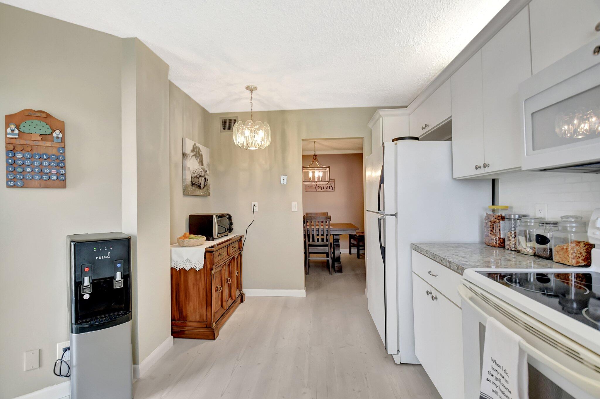 3951 Via Poinciana #415 Lake Worth, FL 33467