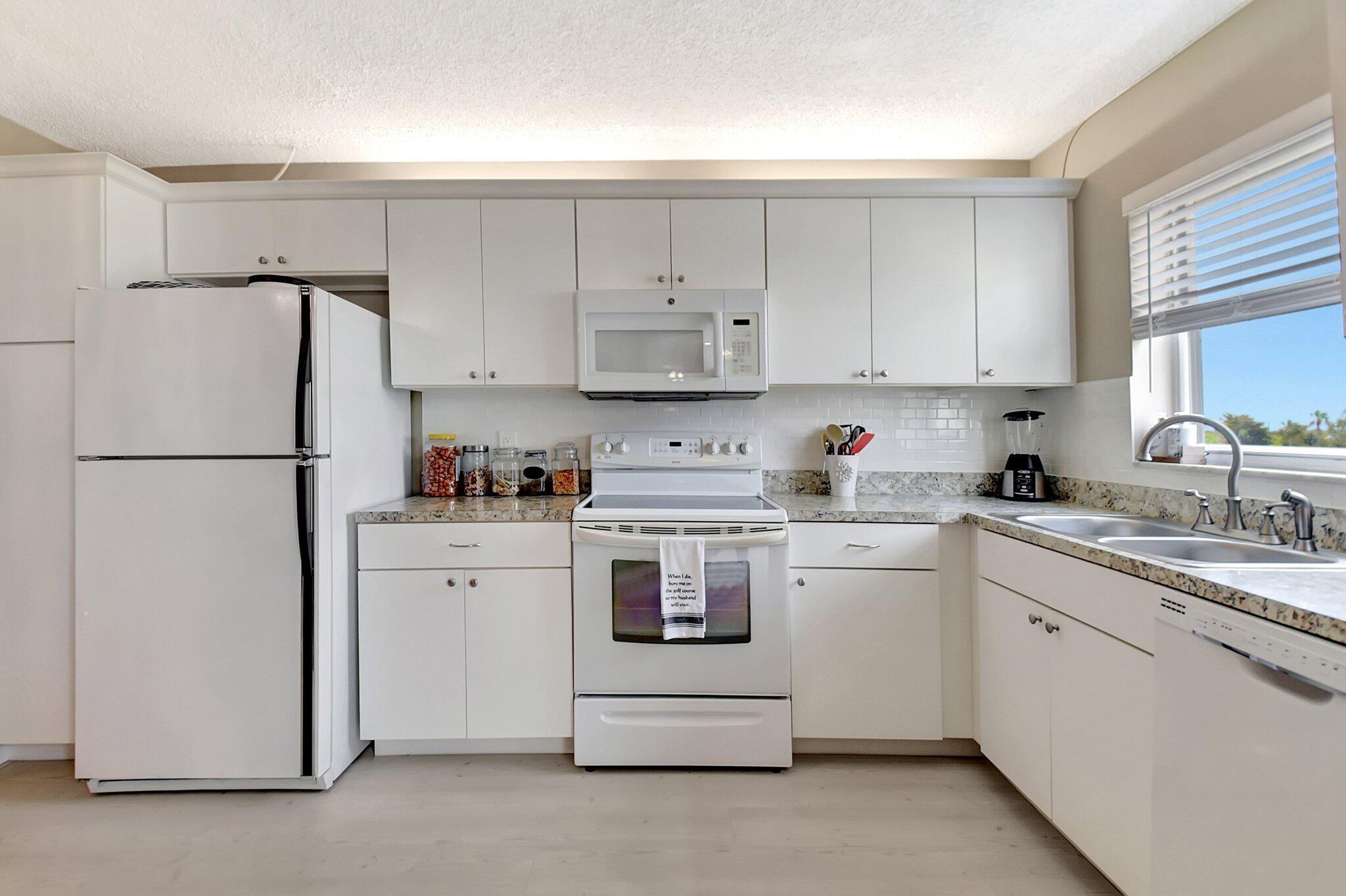 3951 Via Poinciana #415 Lake Worth, FL 33467