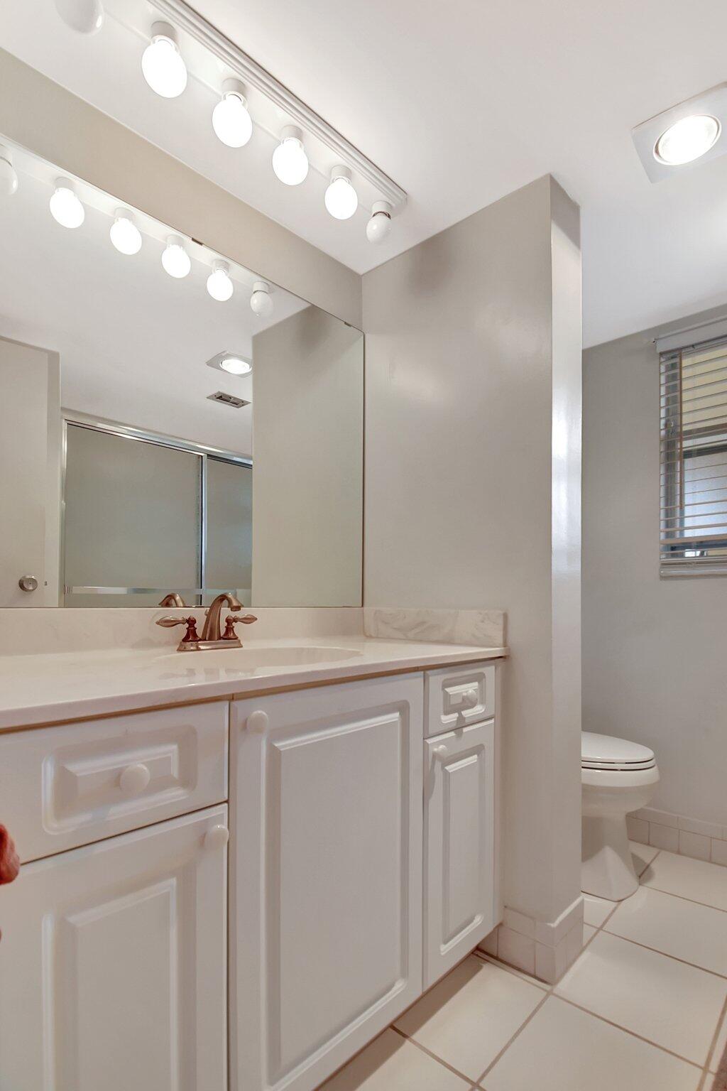 3951 Via Poinciana #415 Lake Worth, FL 33467