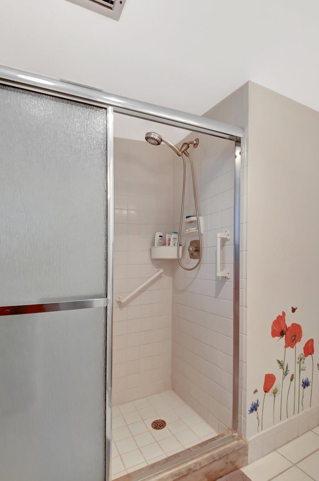 3951 Via Poinciana #415 Lake Worth, FL 33467