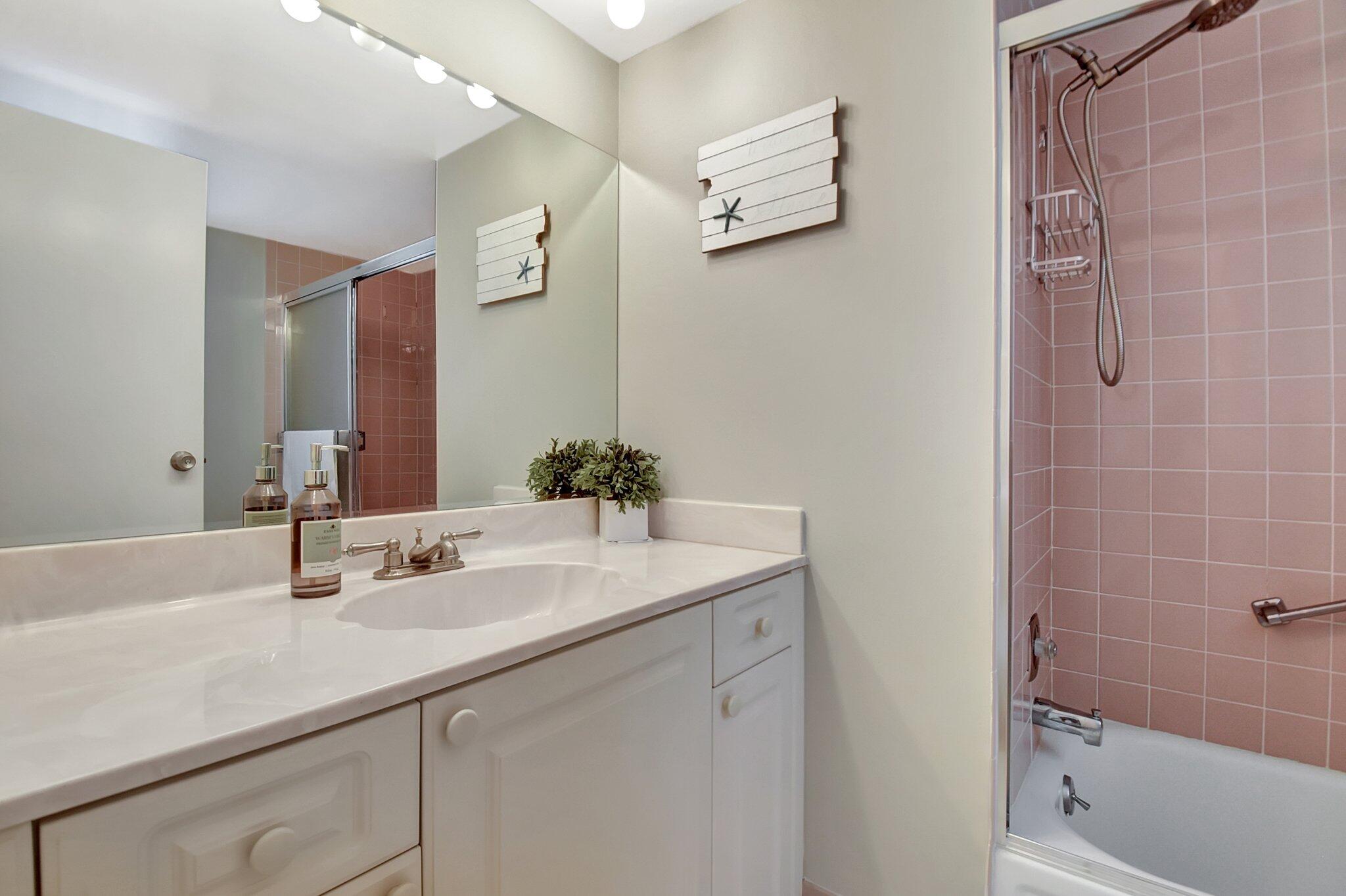 3951 Via Poinciana #415 Lake Worth, FL 33467