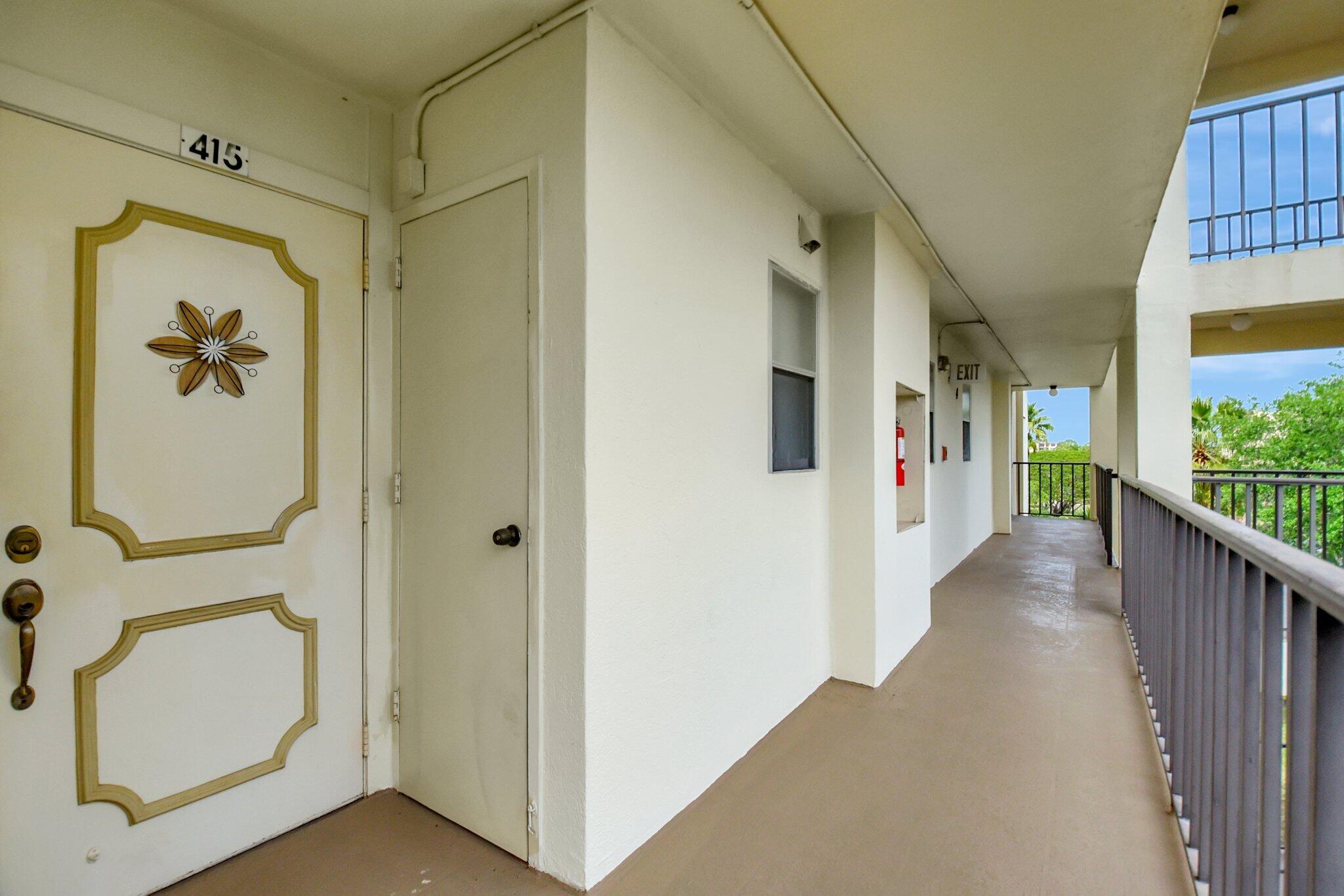 3951 Via Poinciana #415 Lake Worth, FL 33467