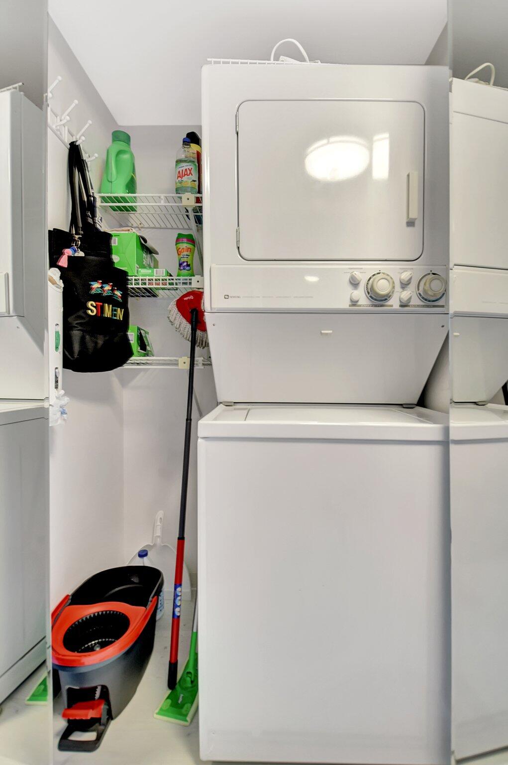 3951 Via Poinciana #415 Lake Worth, FL 33467