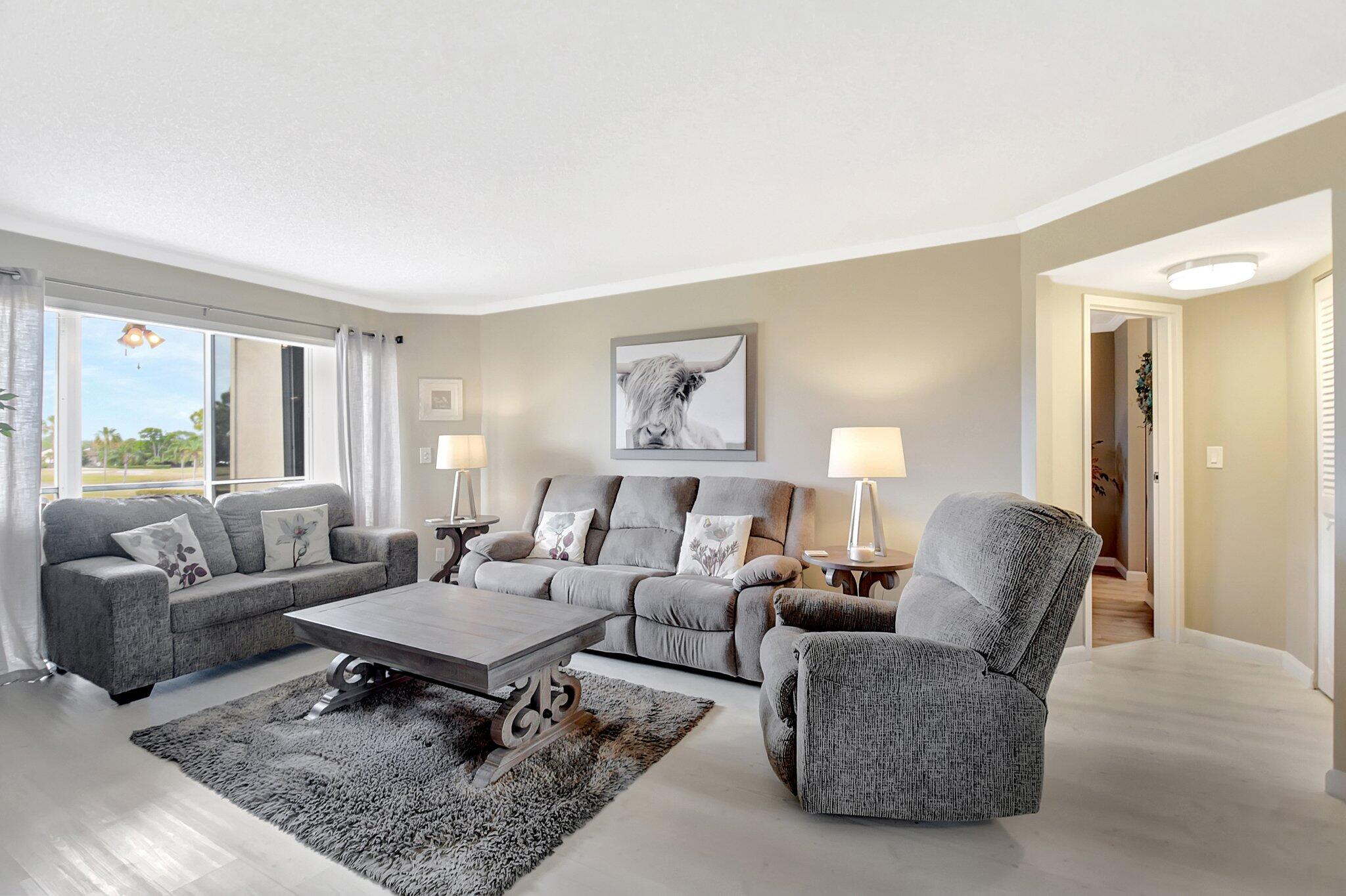 3951 Via Poinciana #415 Lake Worth, FL 33467