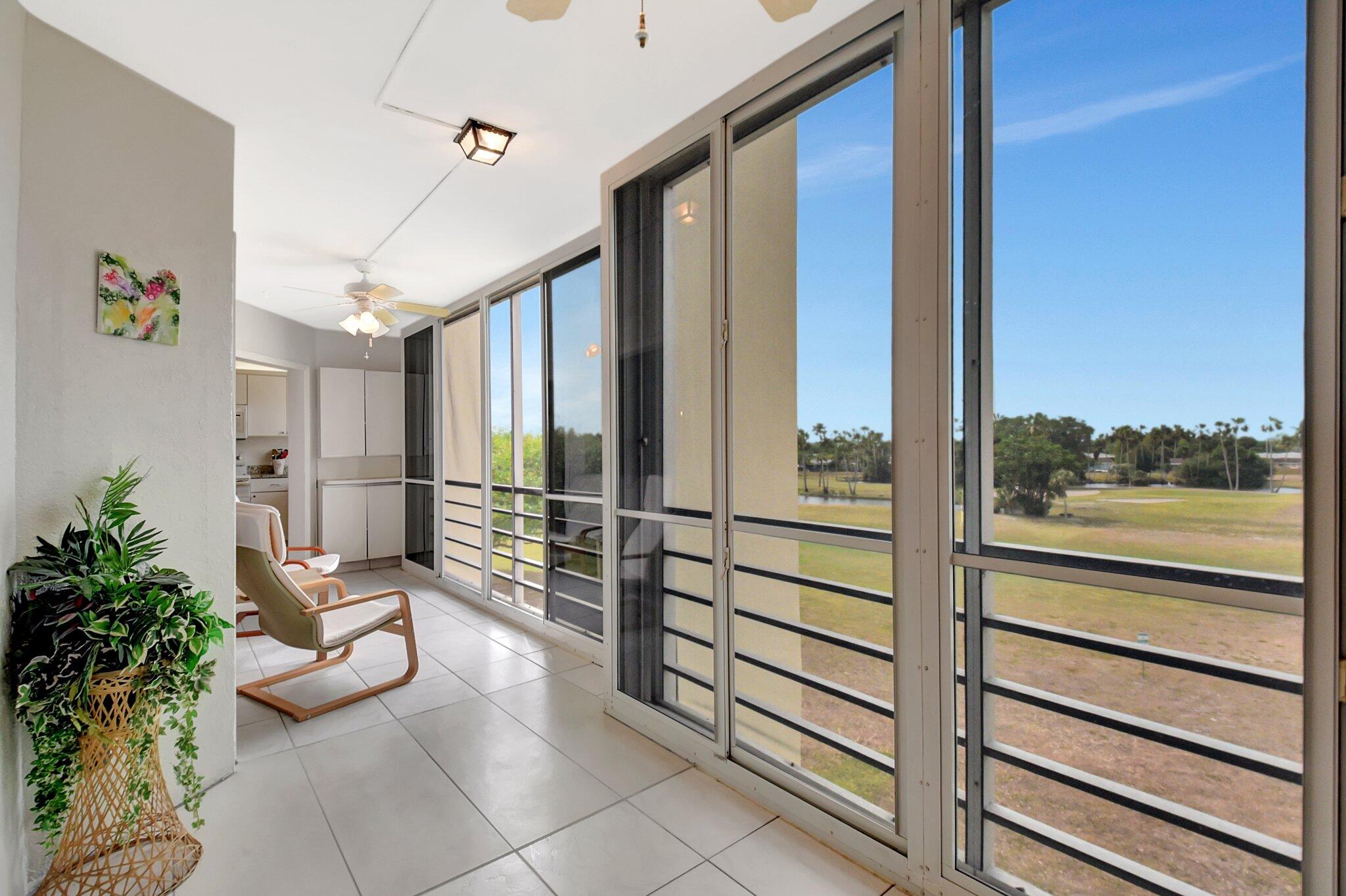 3951 Via Poinciana #415 Lake Worth, FL 33467