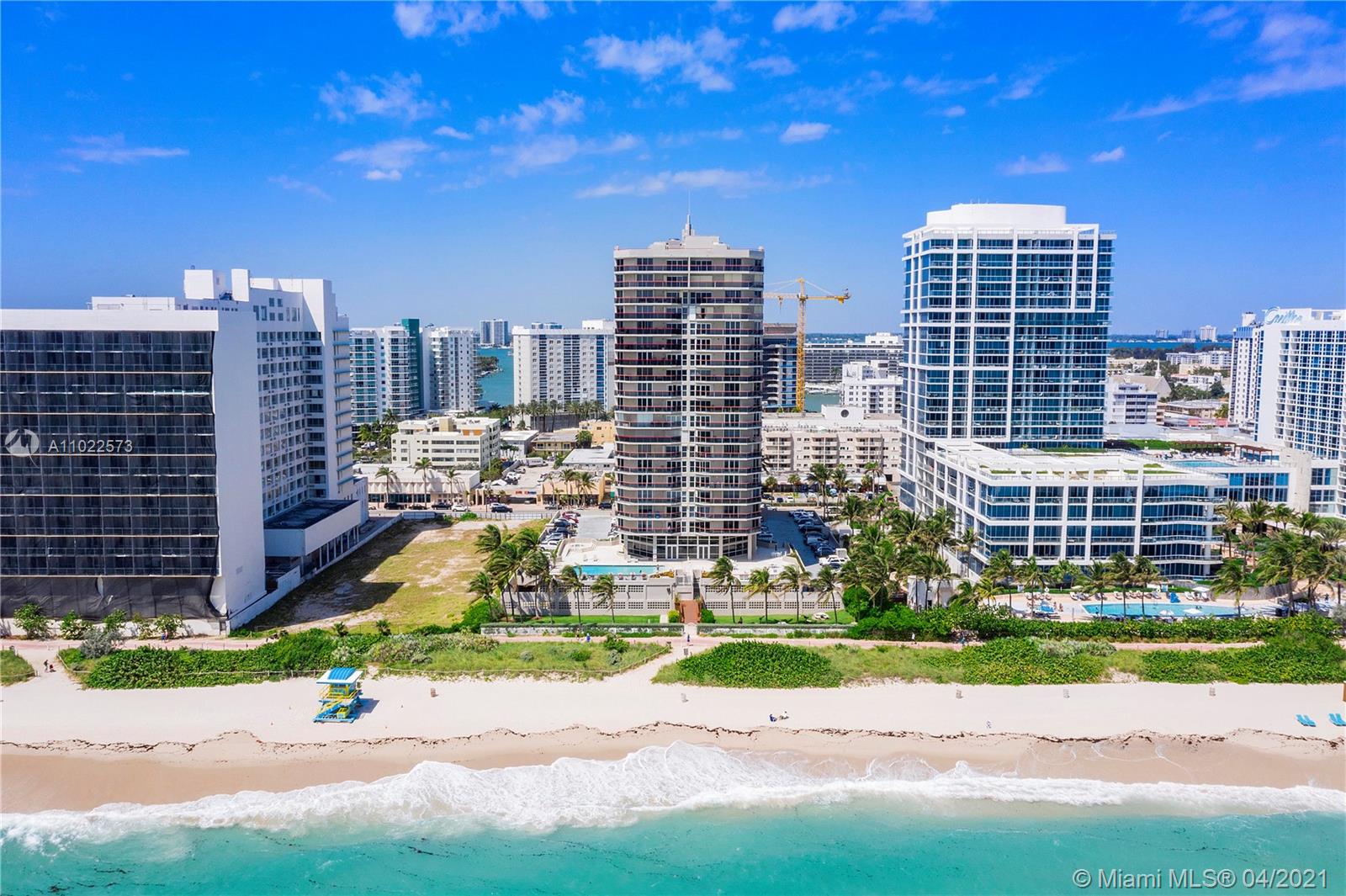 6767 Collins Ave #906
