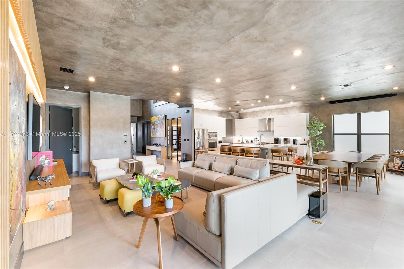 8853 New Riv Falls Rd Boca Raton, FL 33496