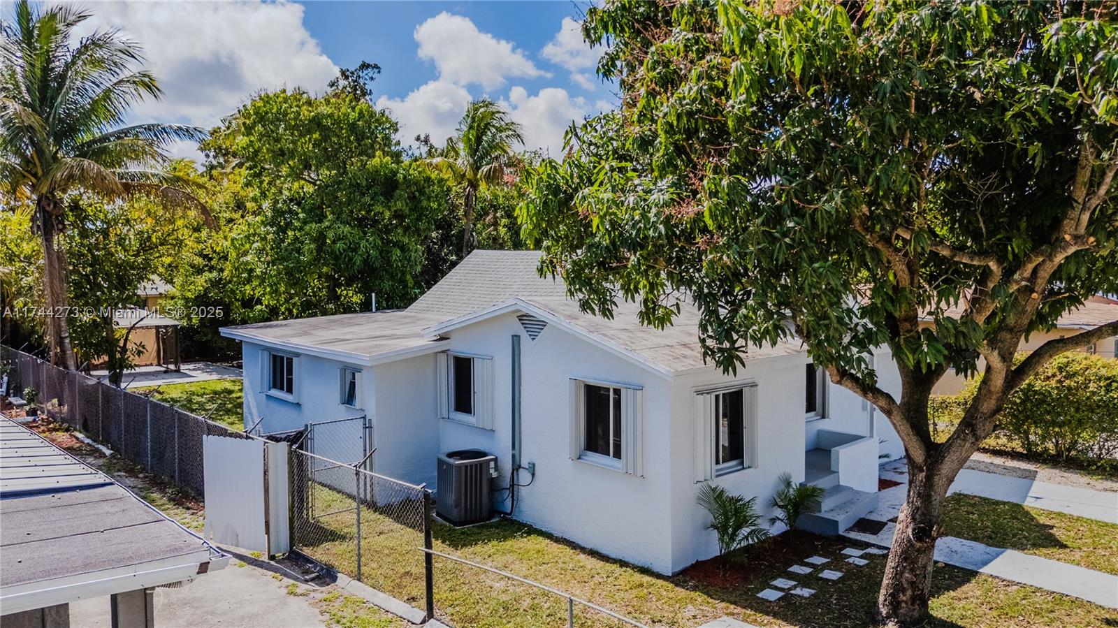 866 NW 108th St,Miami, FL 33168