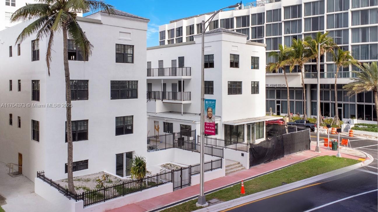 2814 Collins Ave Miami Beach, FL 33140