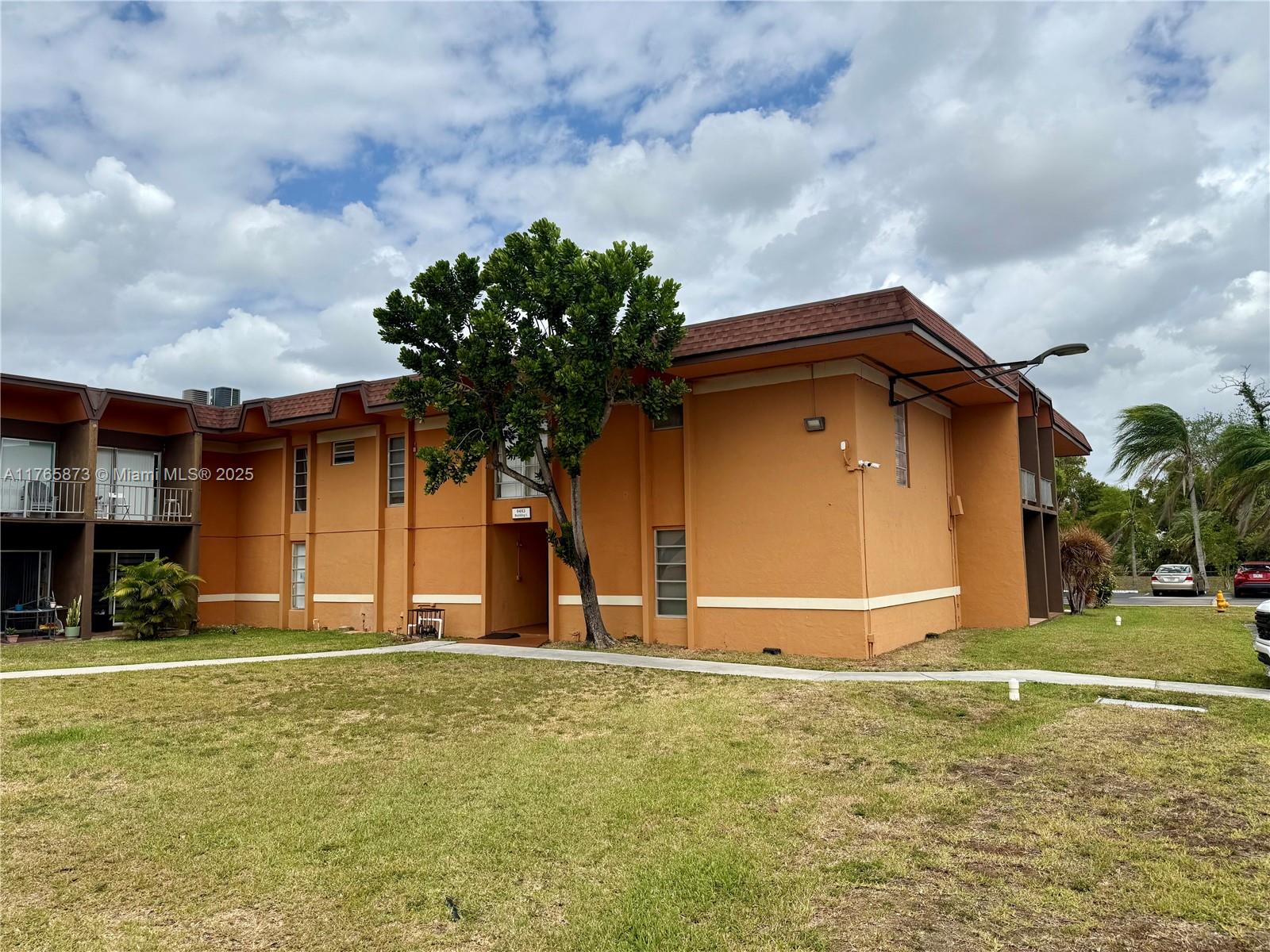 9493 SW 76th St #L3,Miami, FL 33173