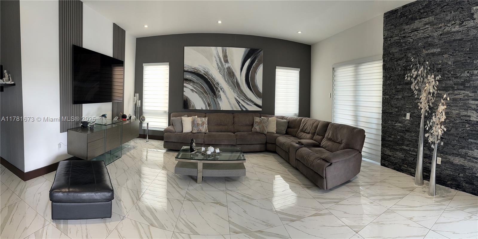 8272 NW 33rd Ter Doral, FL 33122