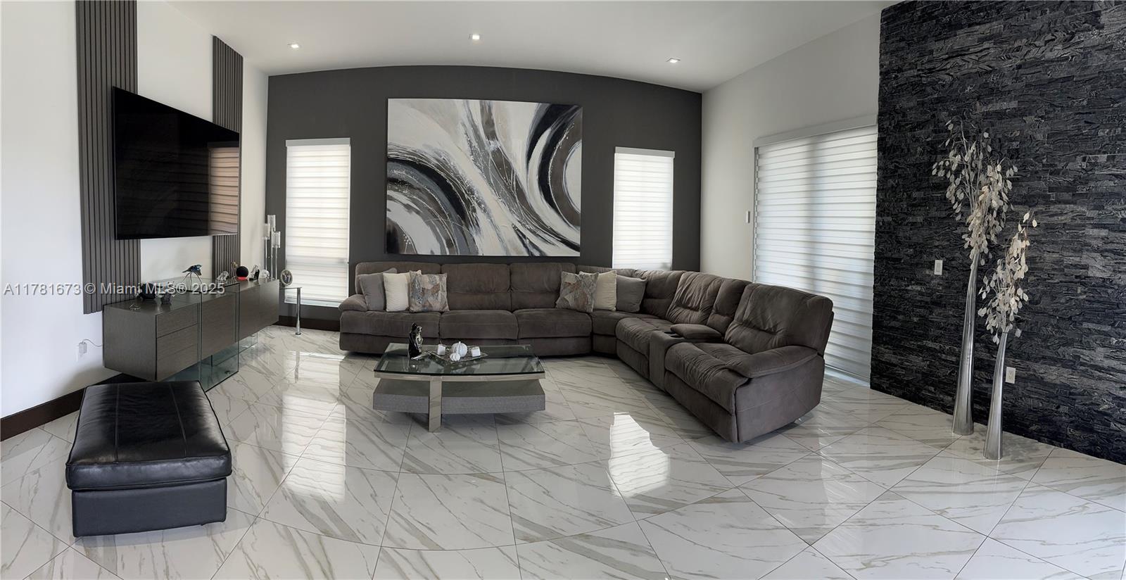 8272 NW 33rd Ter Doral, FL 33122