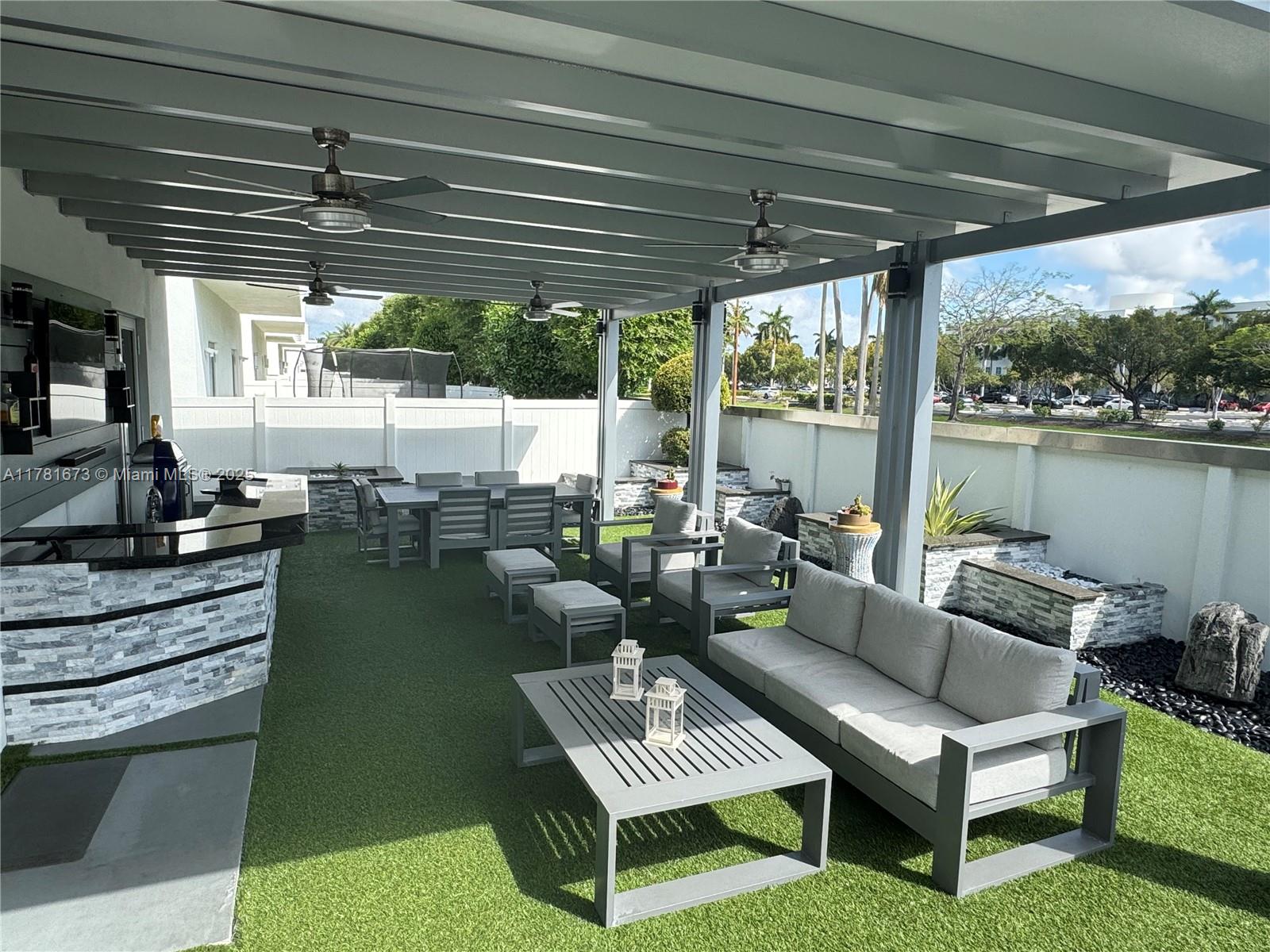 8272 NW 33rd Ter Doral, FL 33122