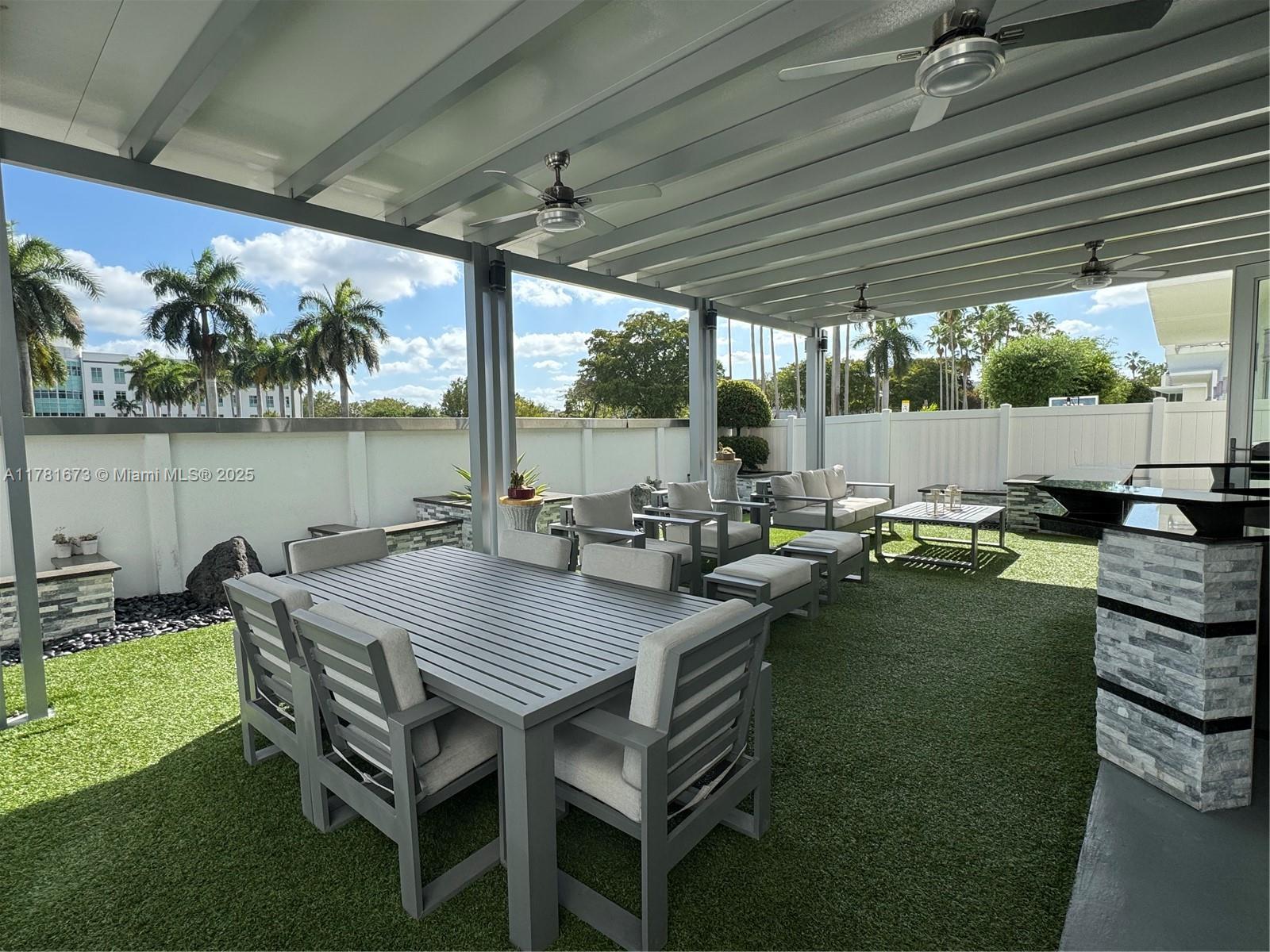 8272 NW 33rd Ter Doral, FL 33122