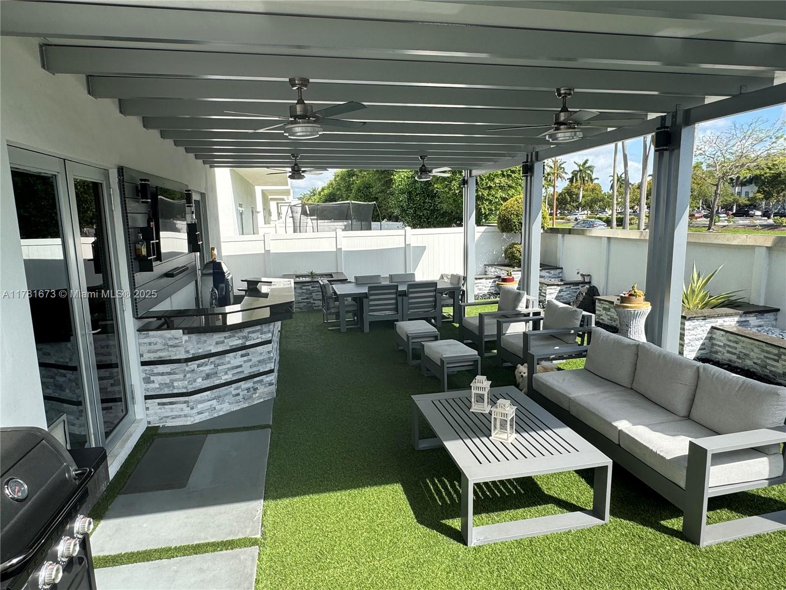 8272 NW 33rd Ter Doral, FL 33122