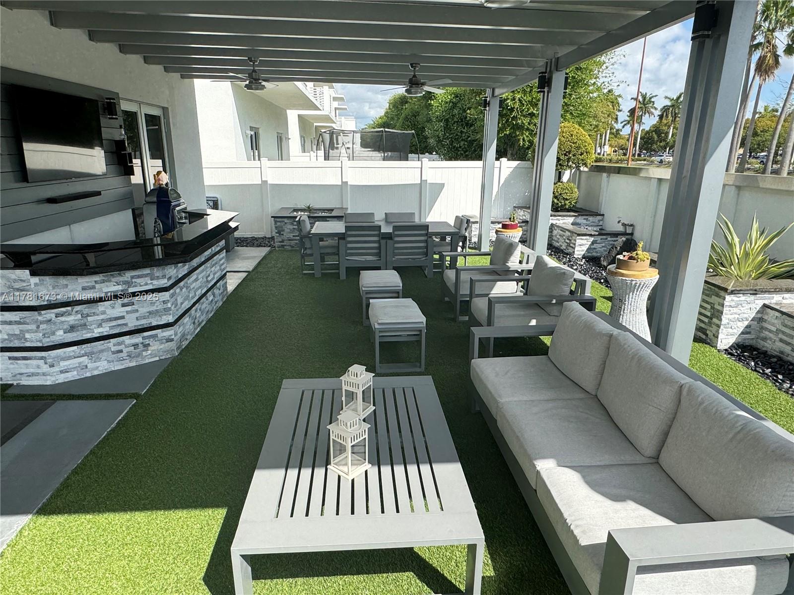 8272 NW 33rd Ter Doral, FL 33122