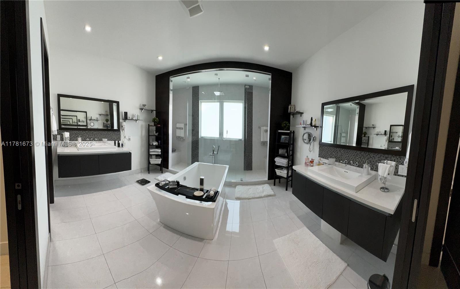 8272 NW 33rd Ter Doral, FL 33122