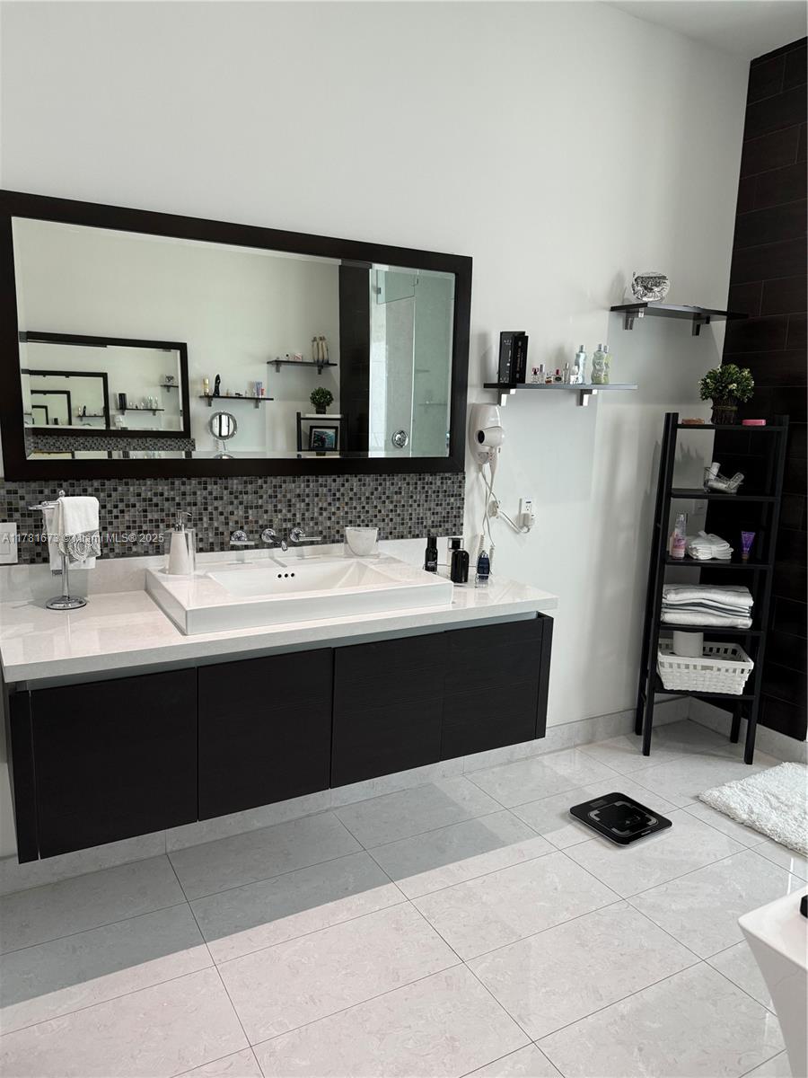 8272 NW 33rd Ter Doral, FL 33122