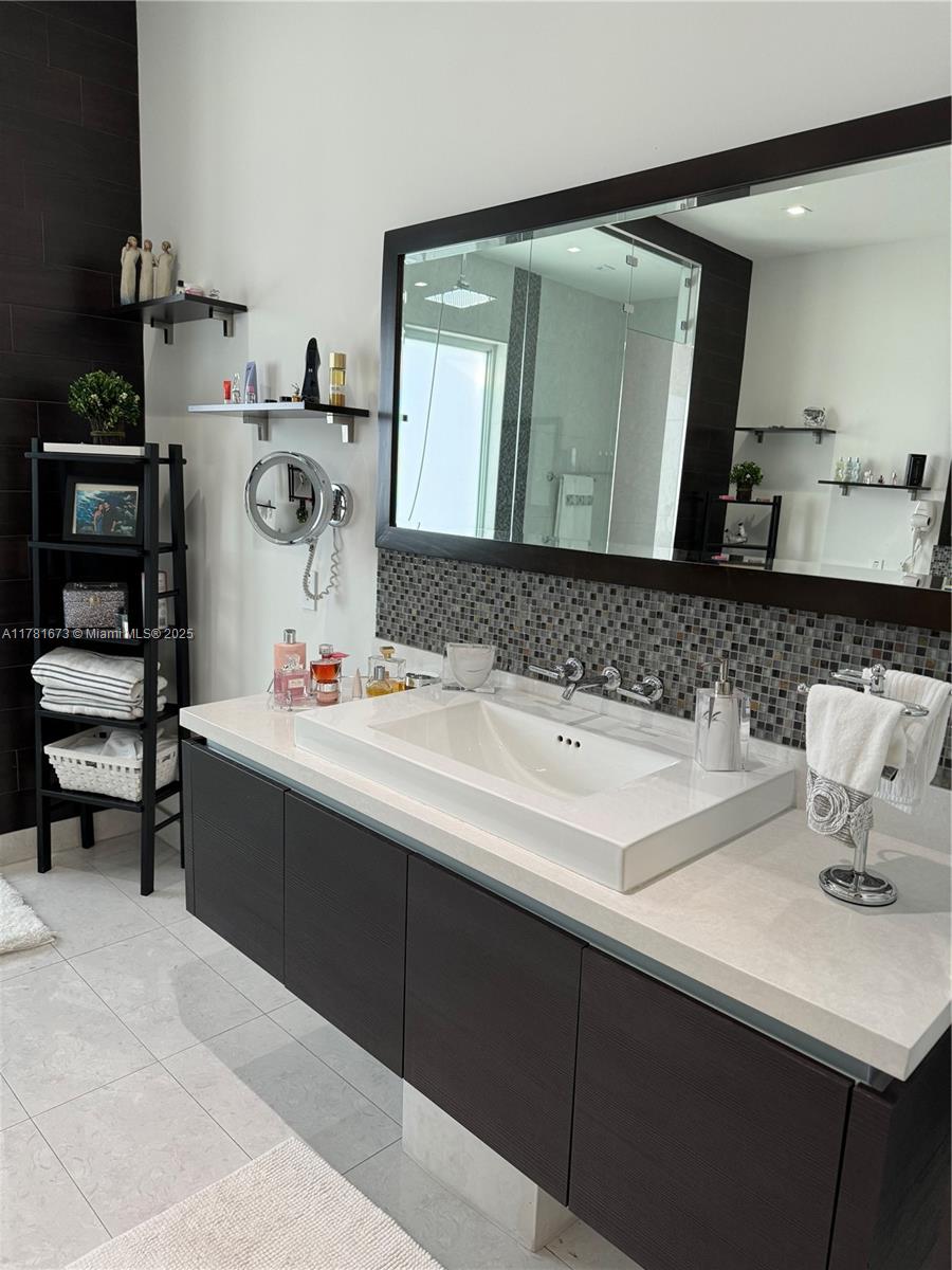 8272 NW 33rd Ter Doral, FL 33122