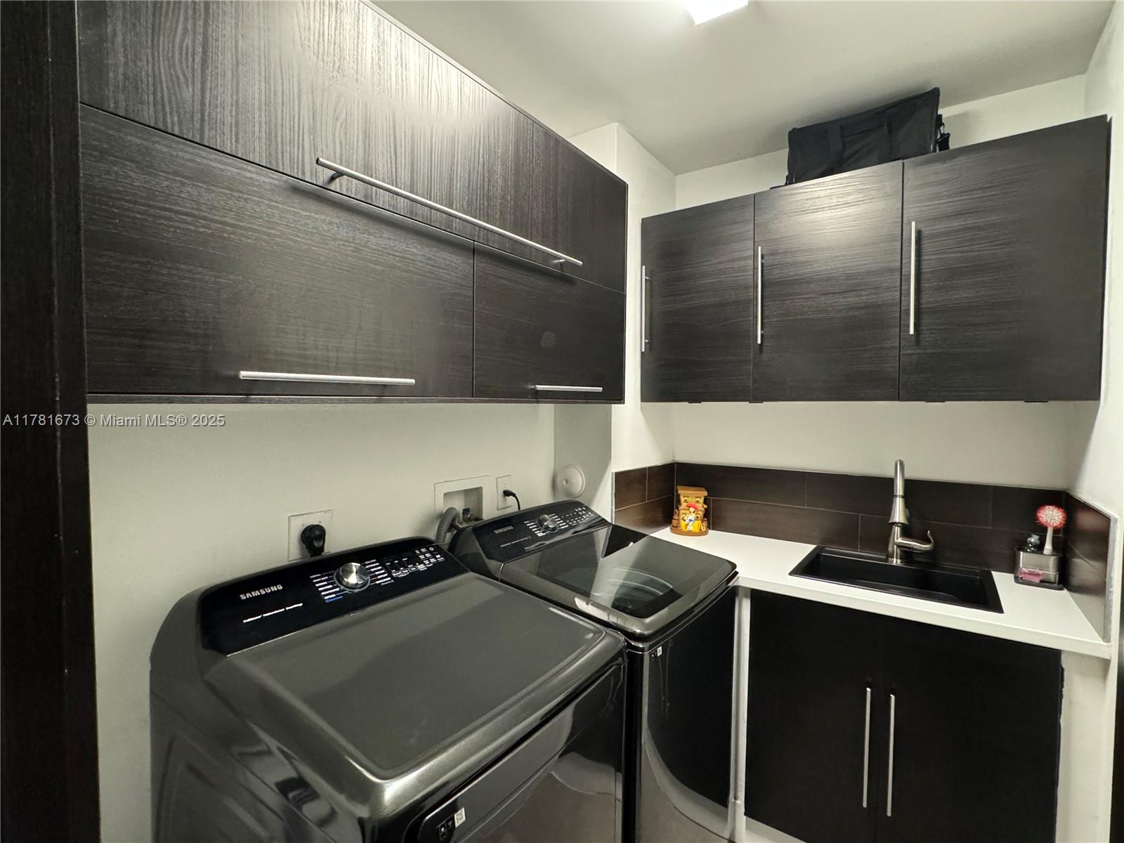 8272 NW 33rd Ter Doral, FL 33122